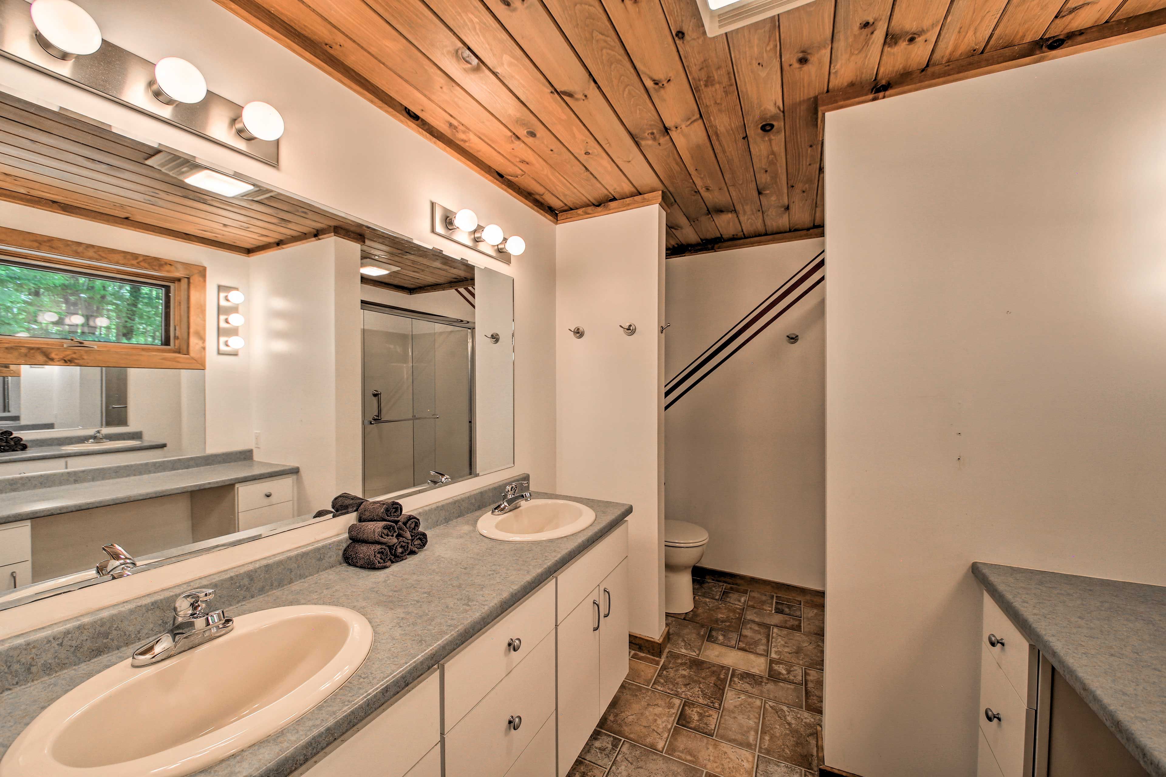 Full Bathroom | Main Floor