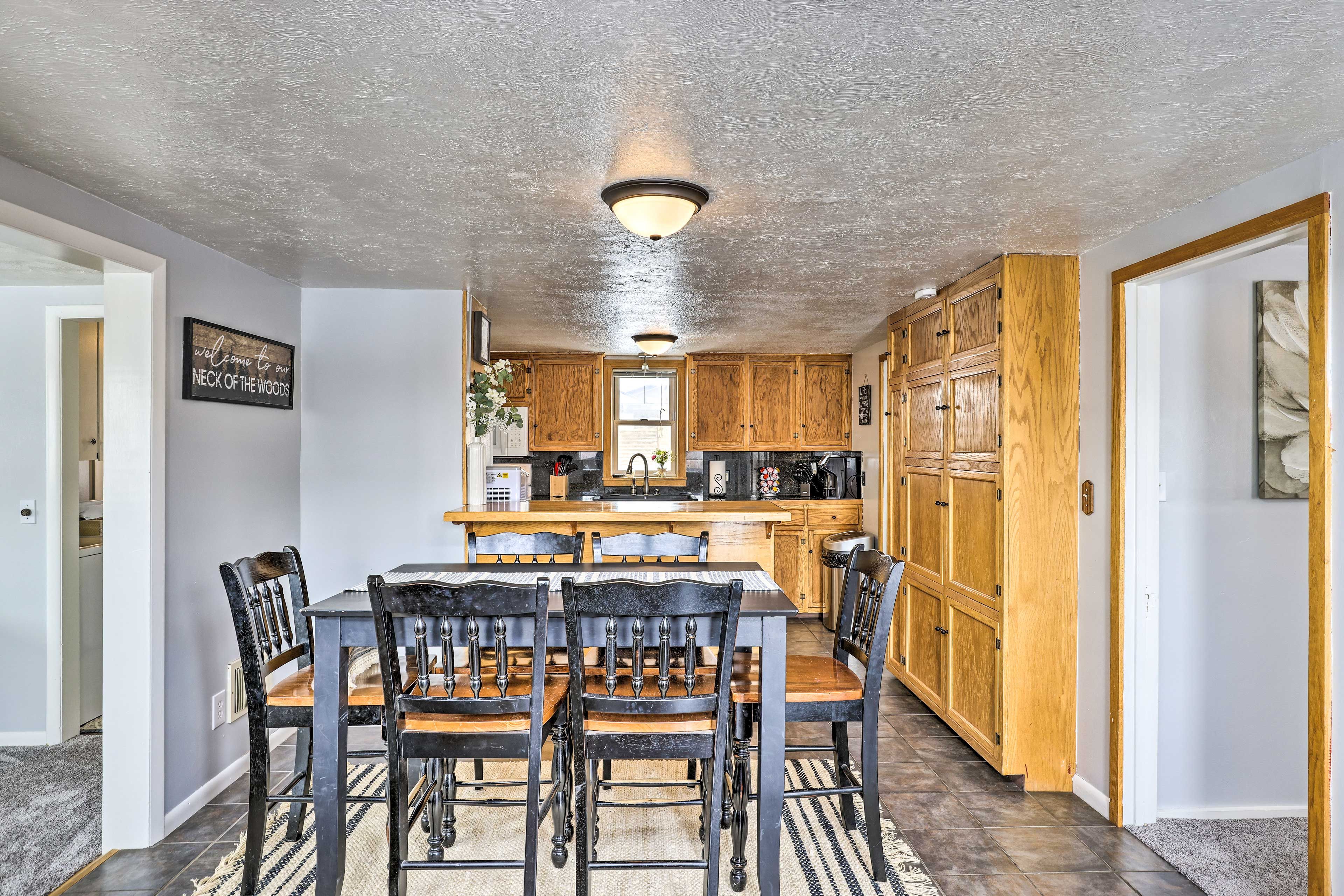 Dining Area (Seats Maximum Occupancy)