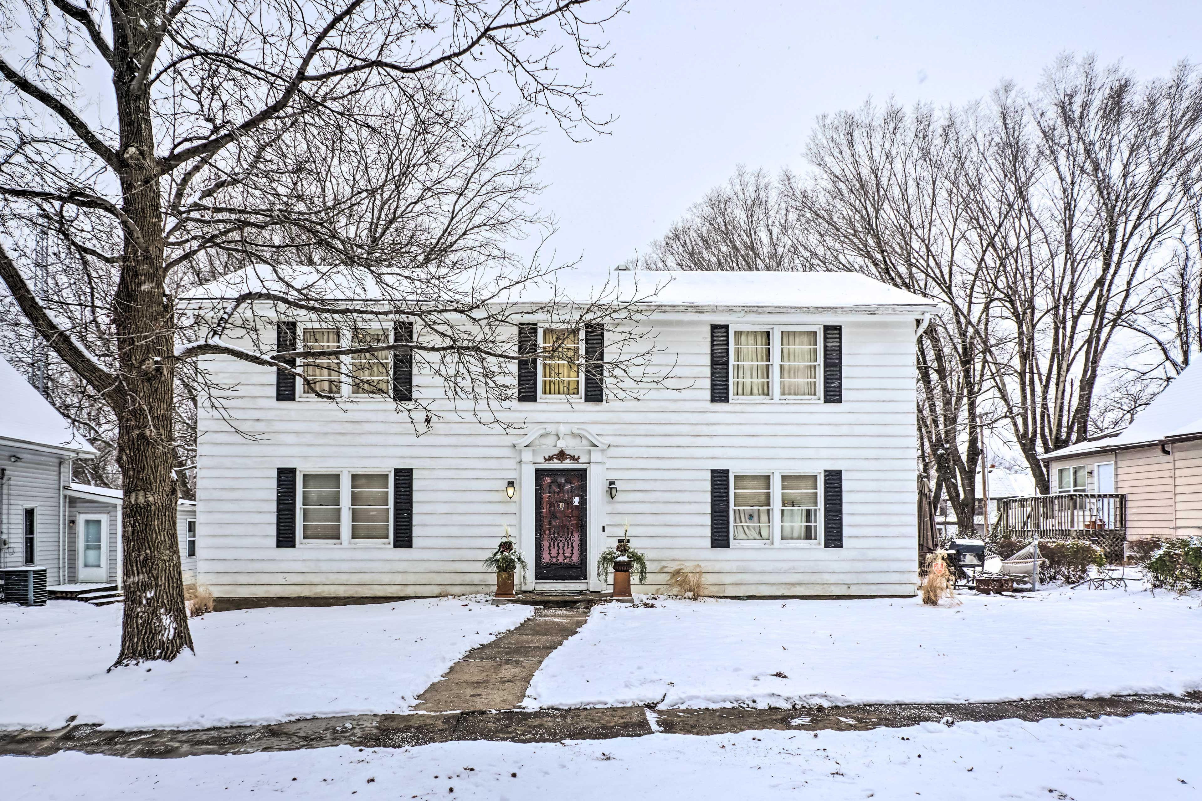 Parking | Driveway (3 Vehicles) | Trailers/RVs Welcome