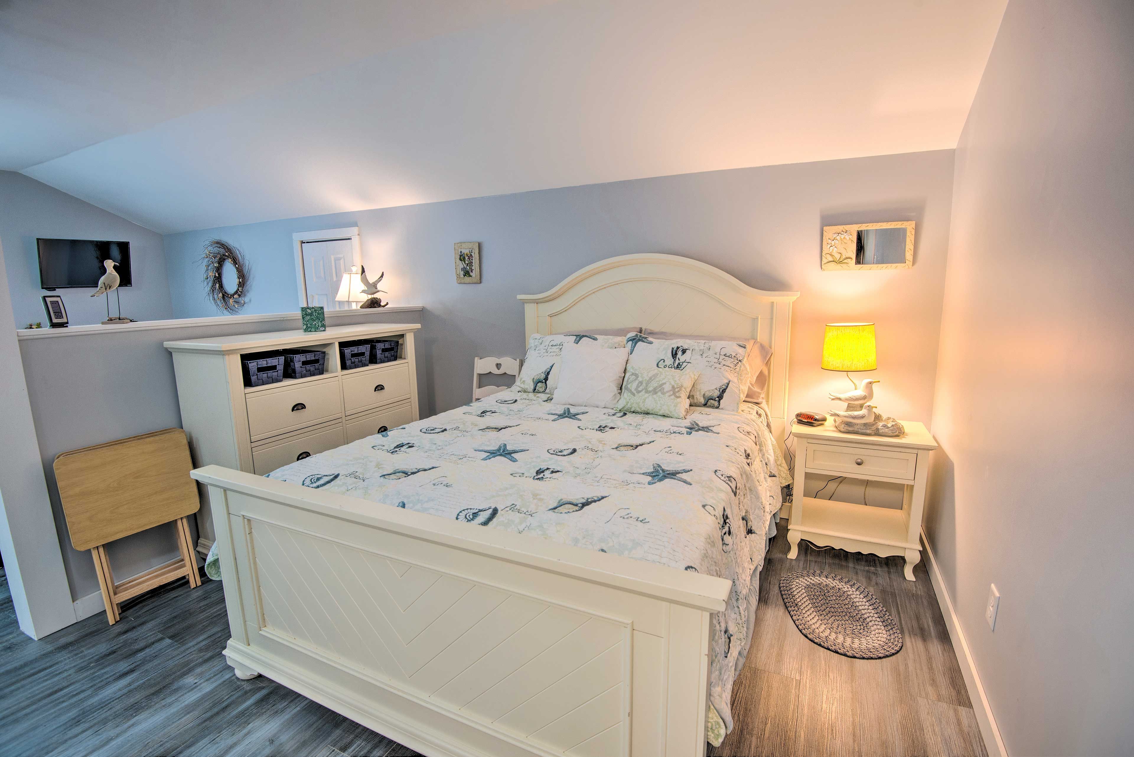 Studio | Queen Bed