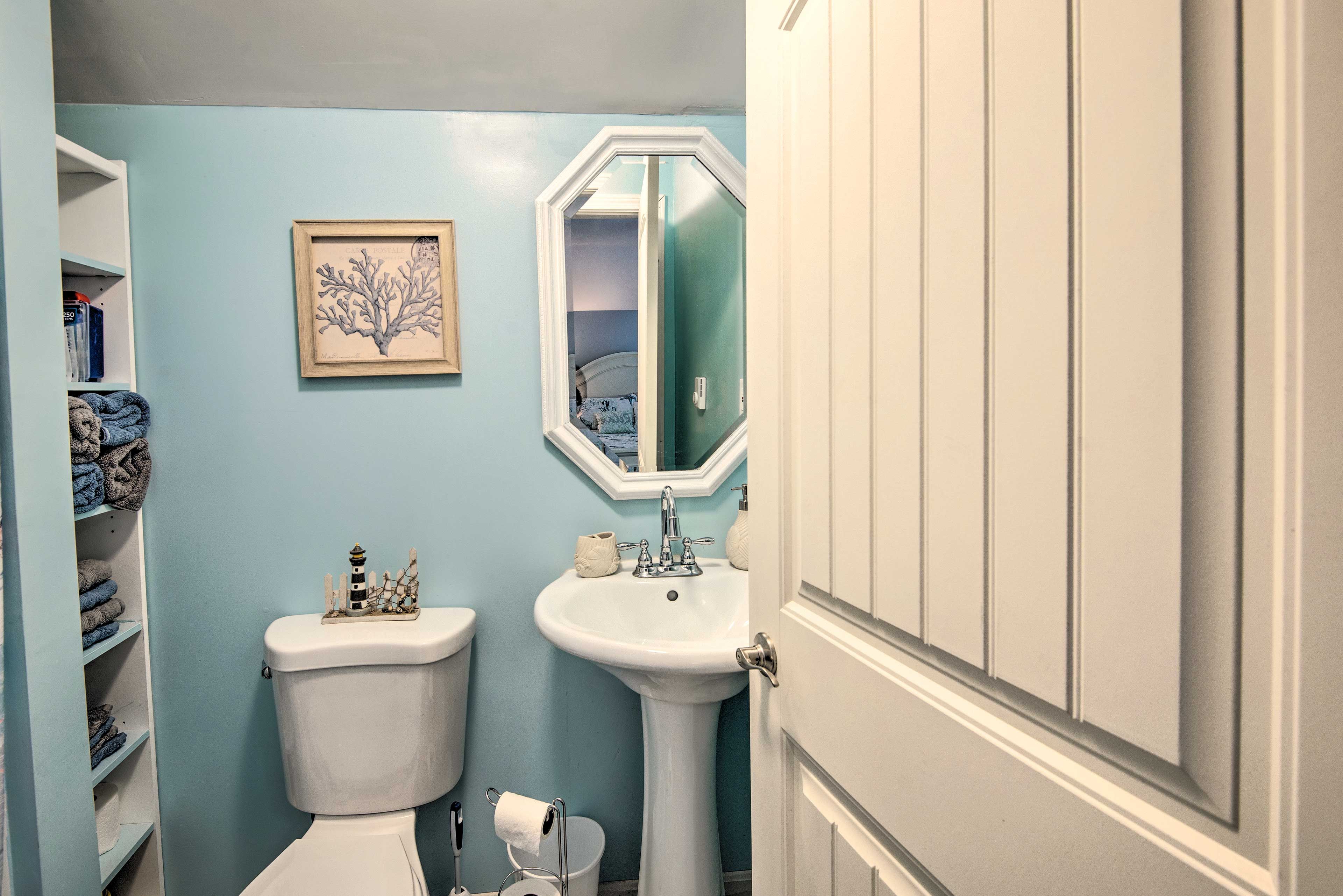 Full Bathroom | Towels Provided