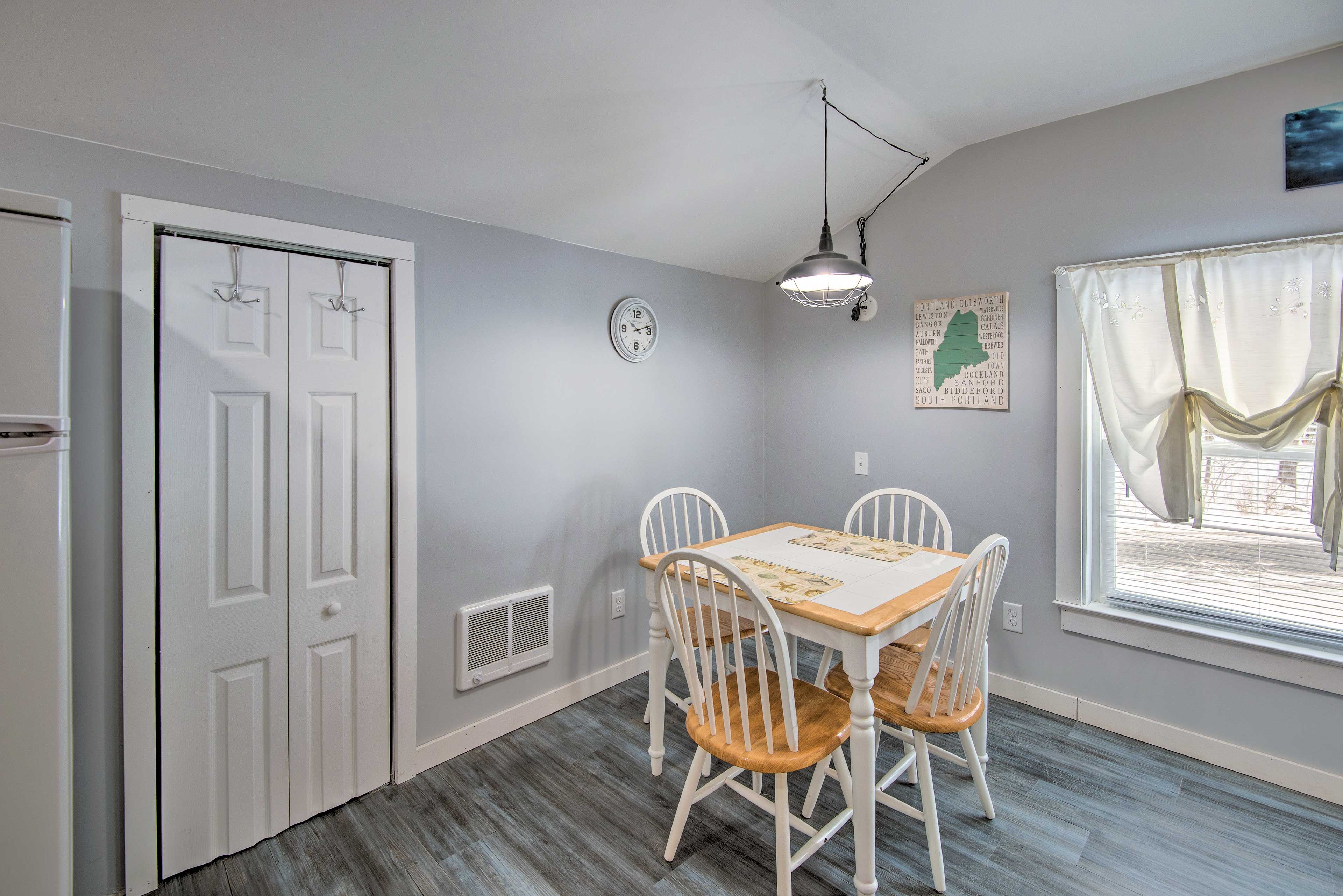 Studio | Dining Area
