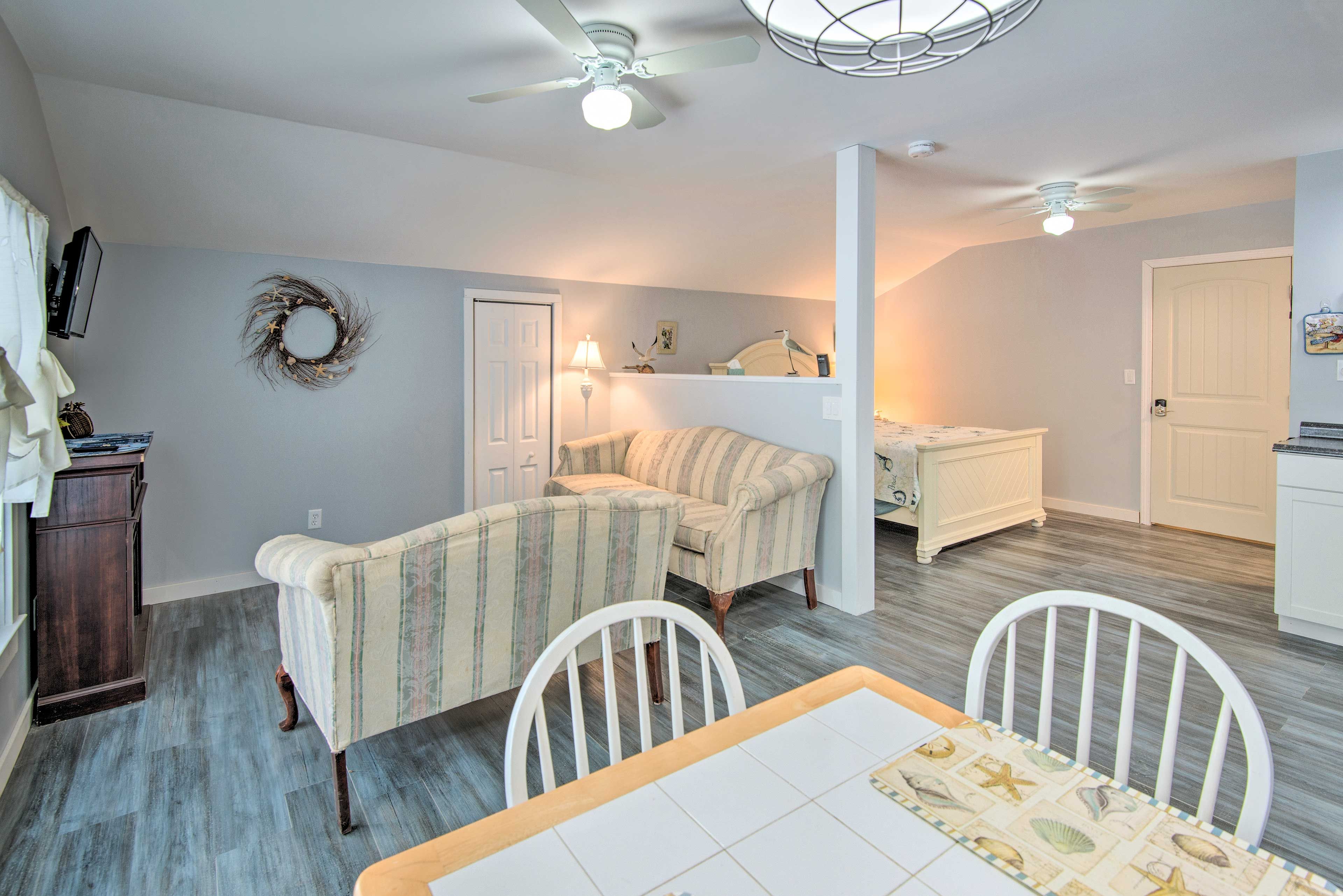 Studio | Dining Area