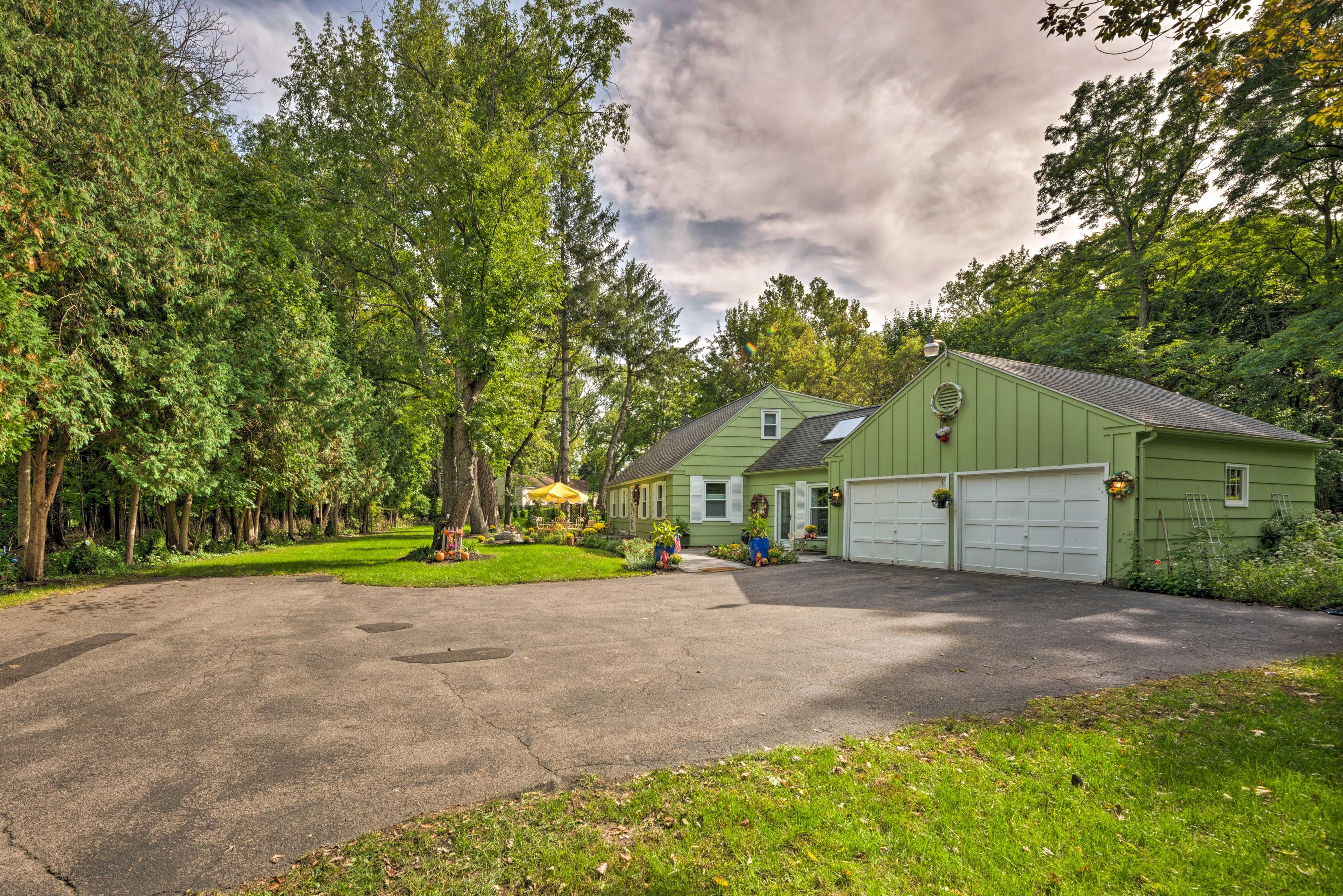 Parking | Driveway (2 Vehicles)