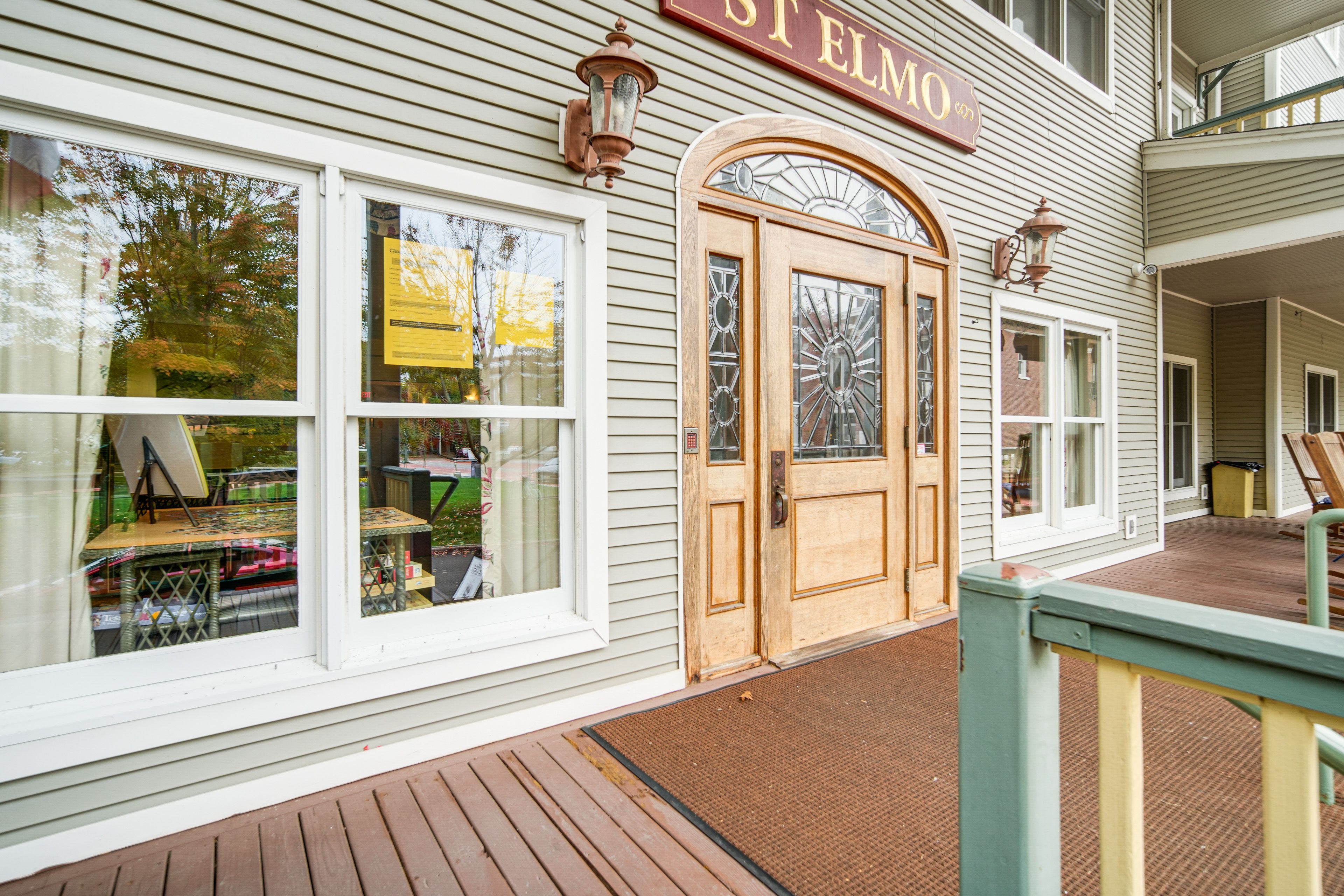 Front Entry | Outdoor Seating
