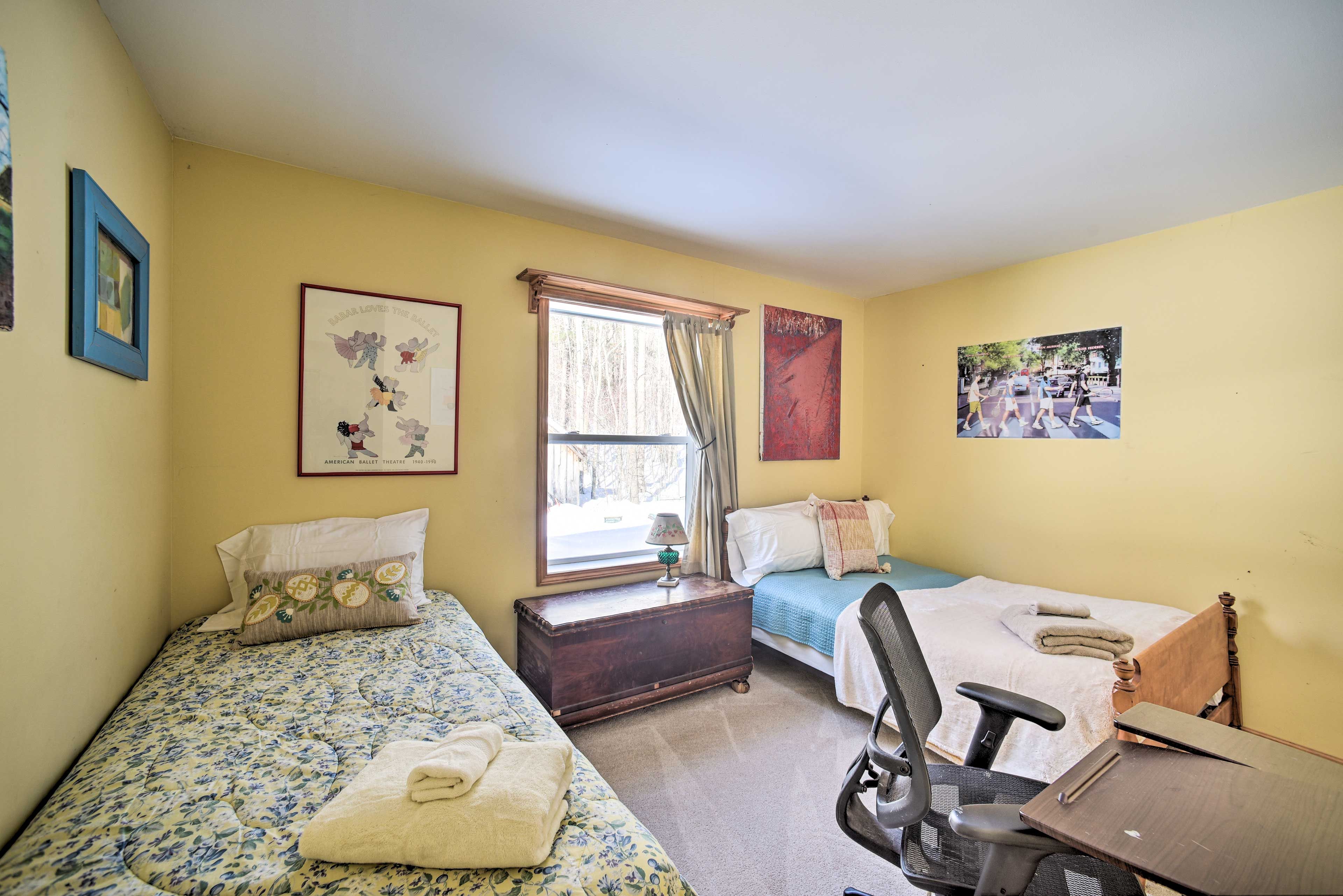 Bedroom 3 | Twin Bed | Full Bed | 1st Floor