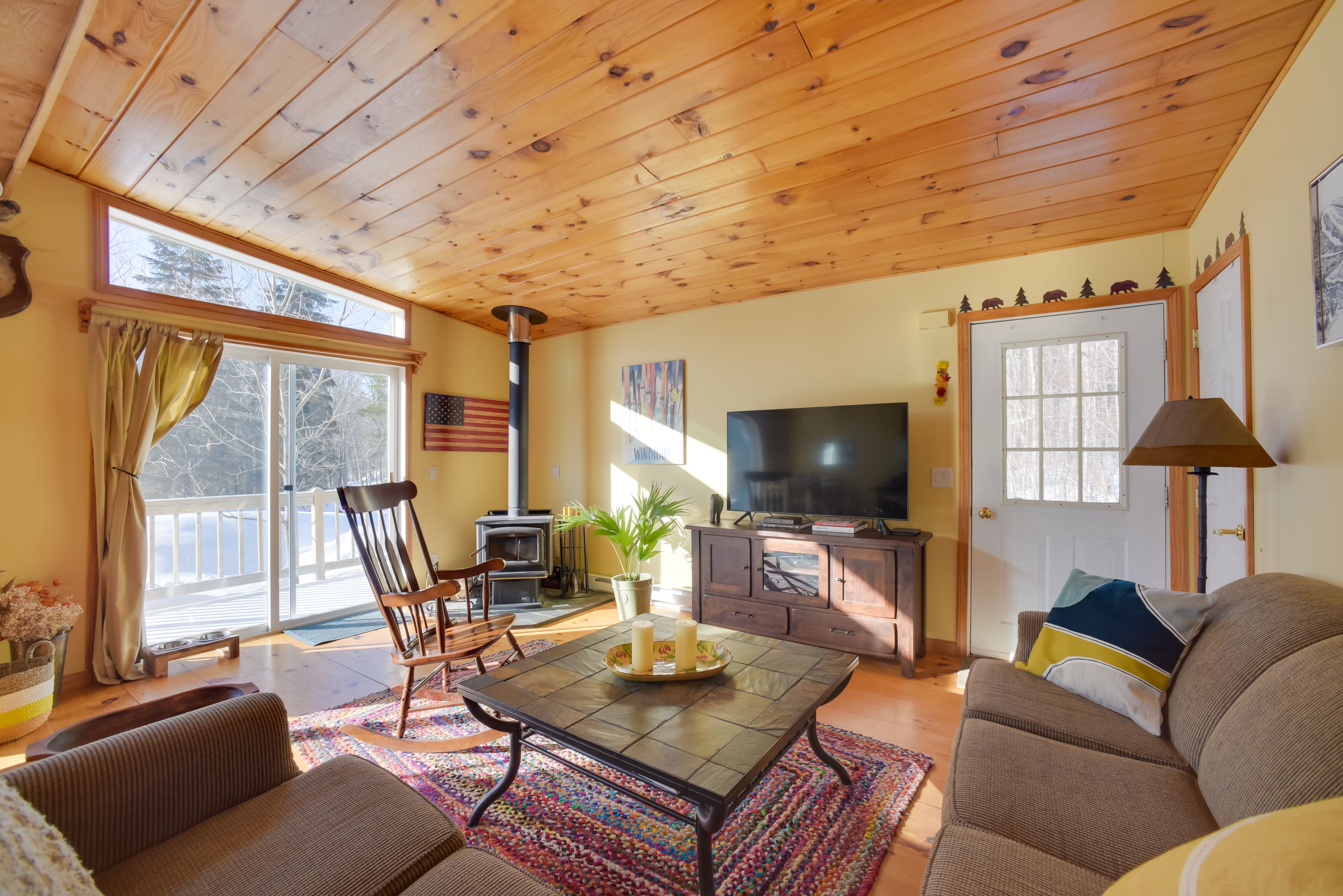 Living Room | Free WiFi | Smart TV | Wood-Burning Stove