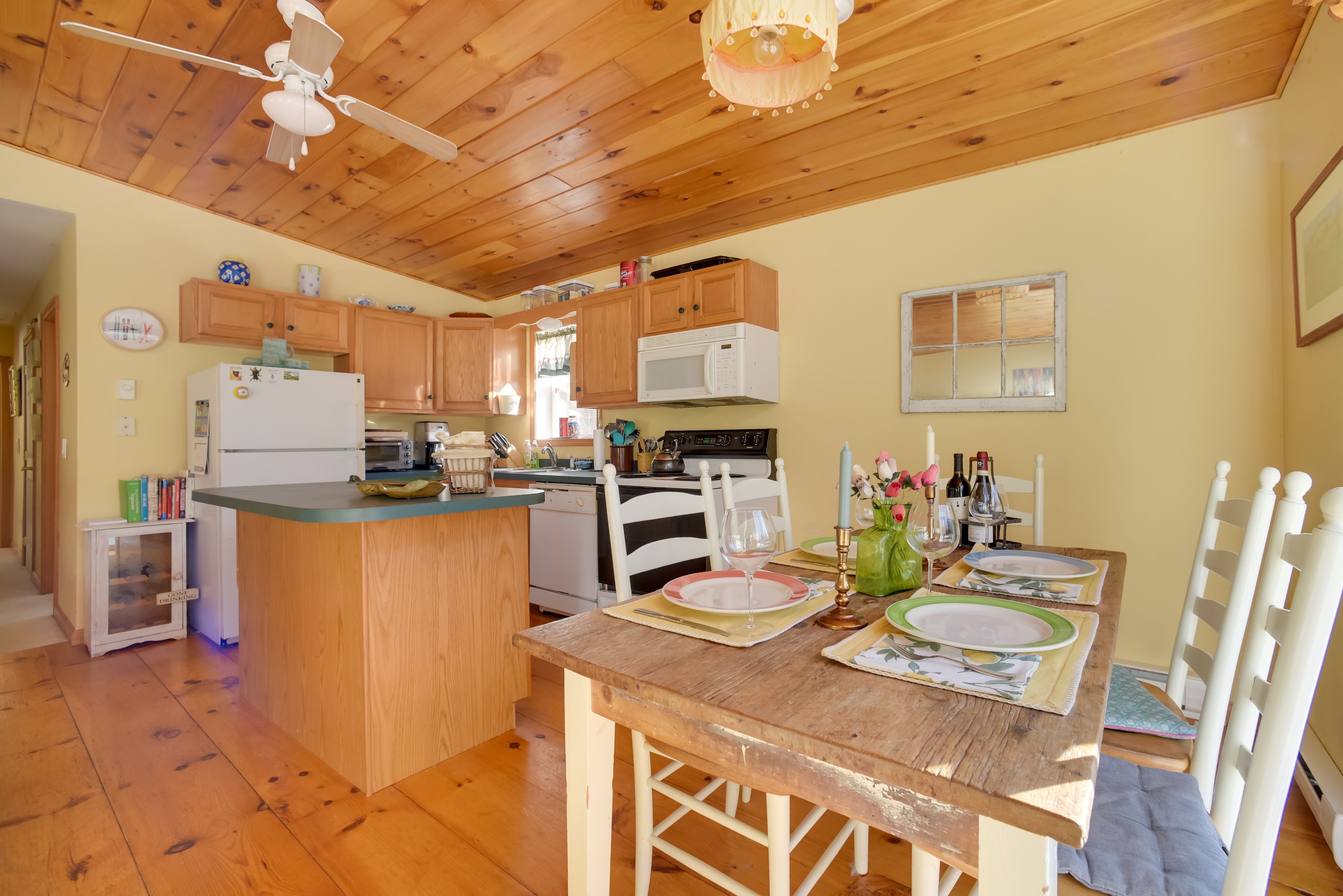 Dining Area | Dishware/Flatware