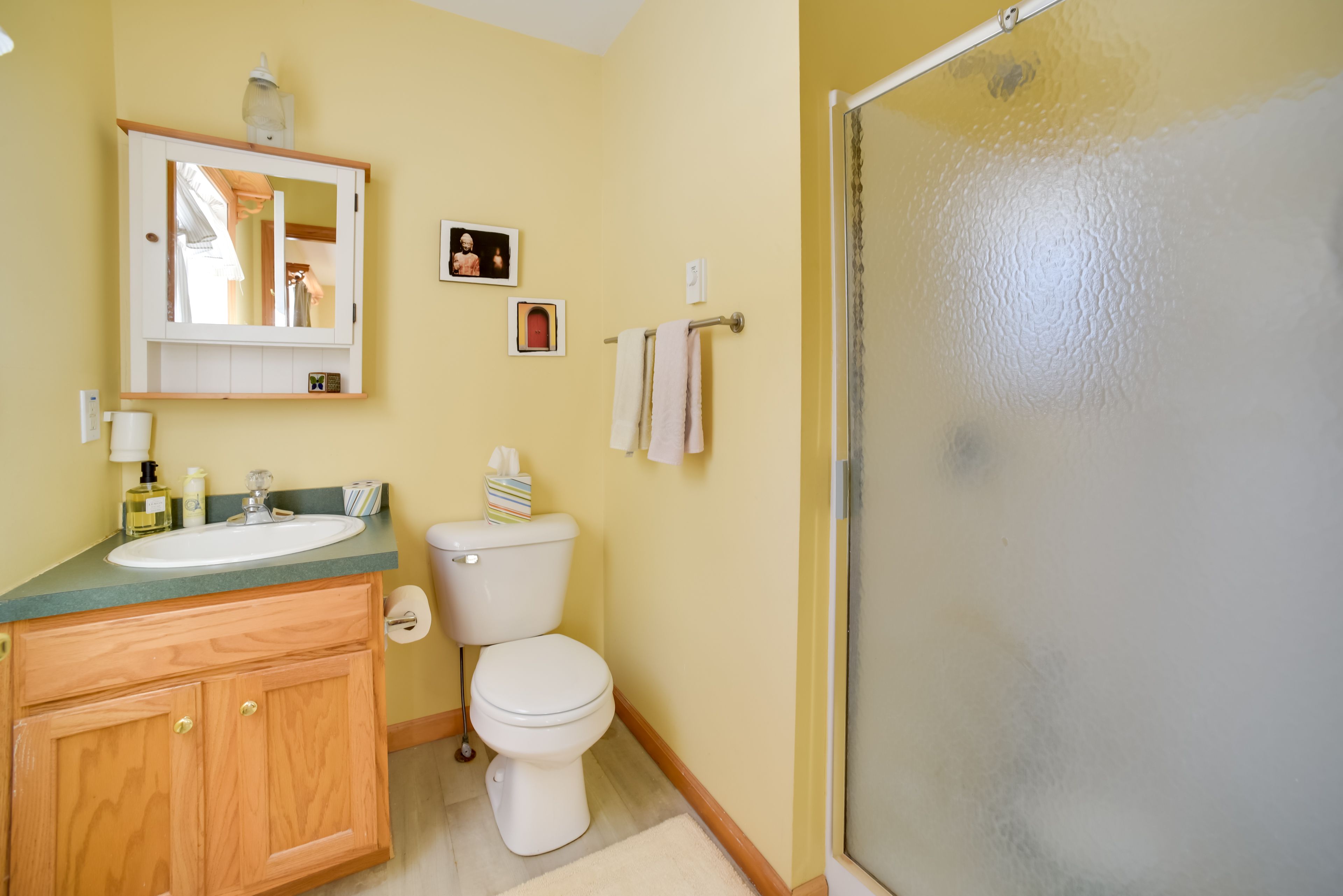 Full Bathroom | Complimentary Toiletries | Towels Provided