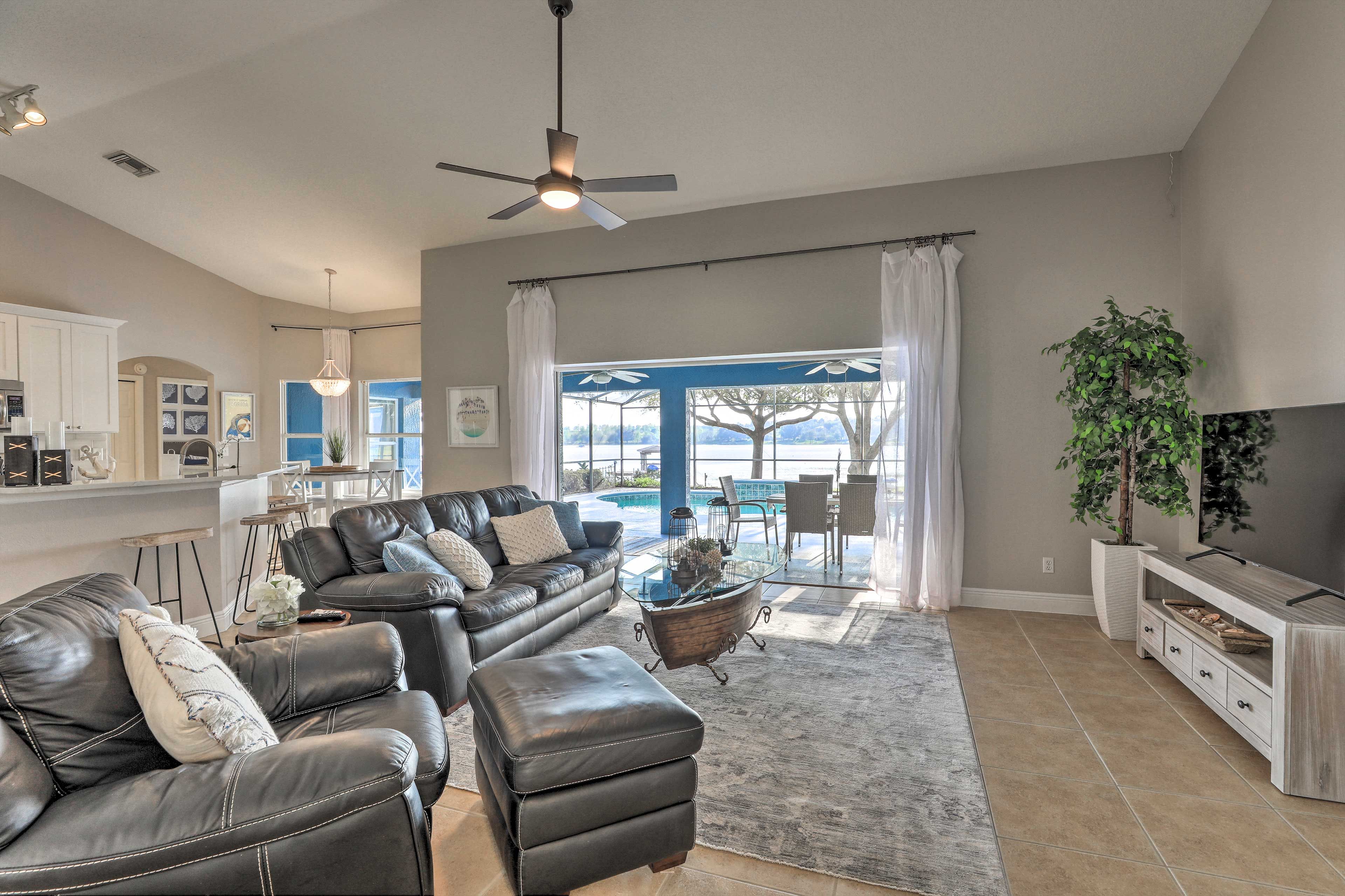 Living Room | Free High-Speed WiFi | Air Conditioning