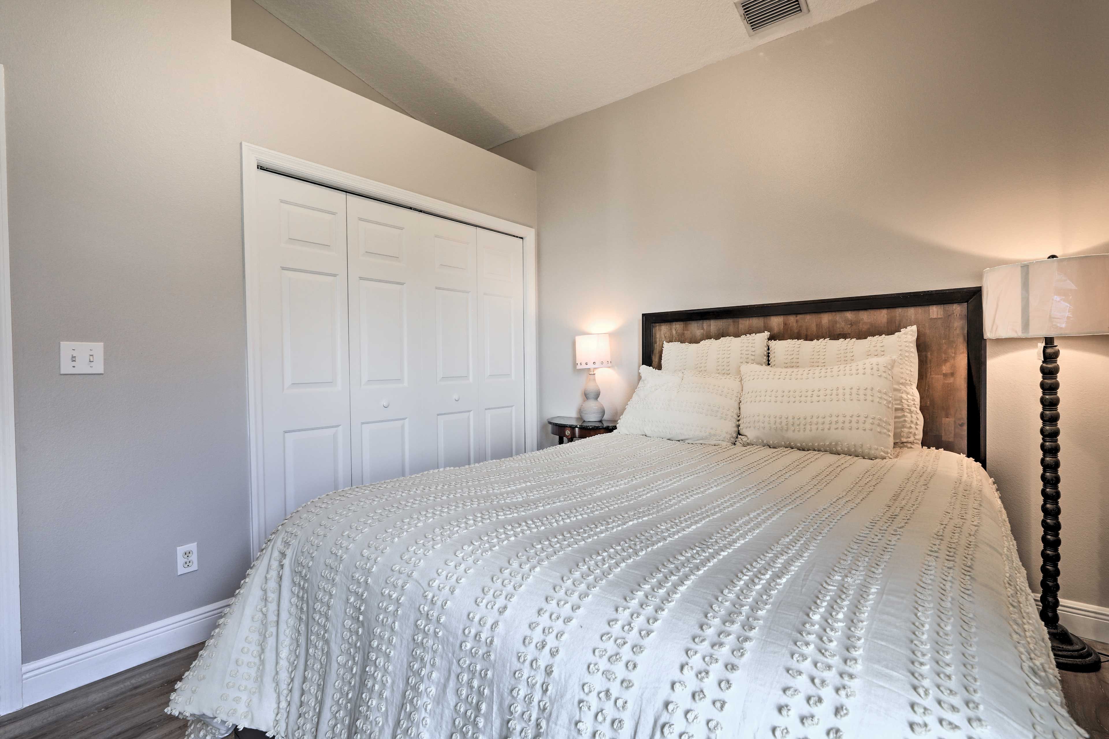 Bedroom 2 | Queen Bed