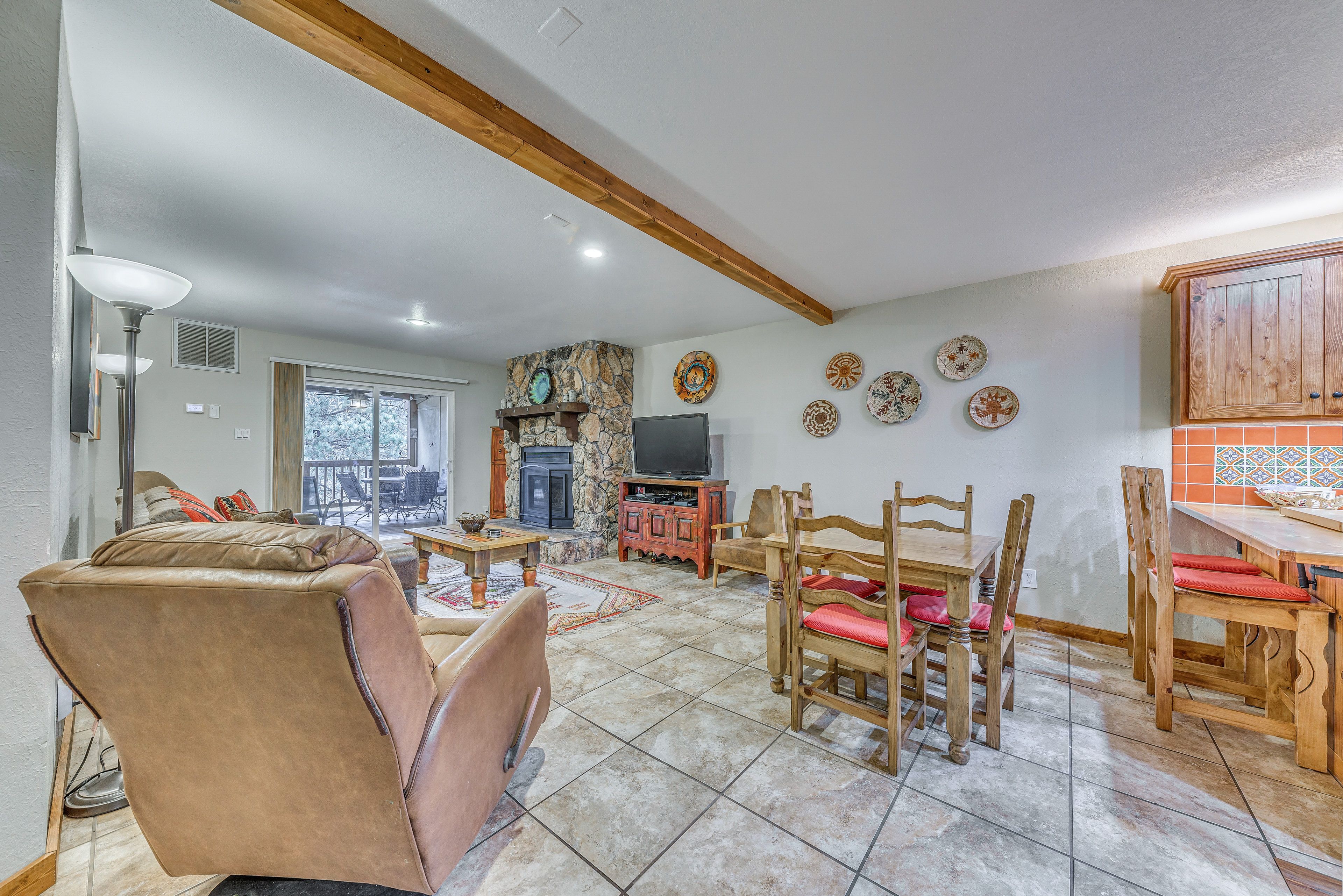 Dining Area | Dishware & Flatware Provided