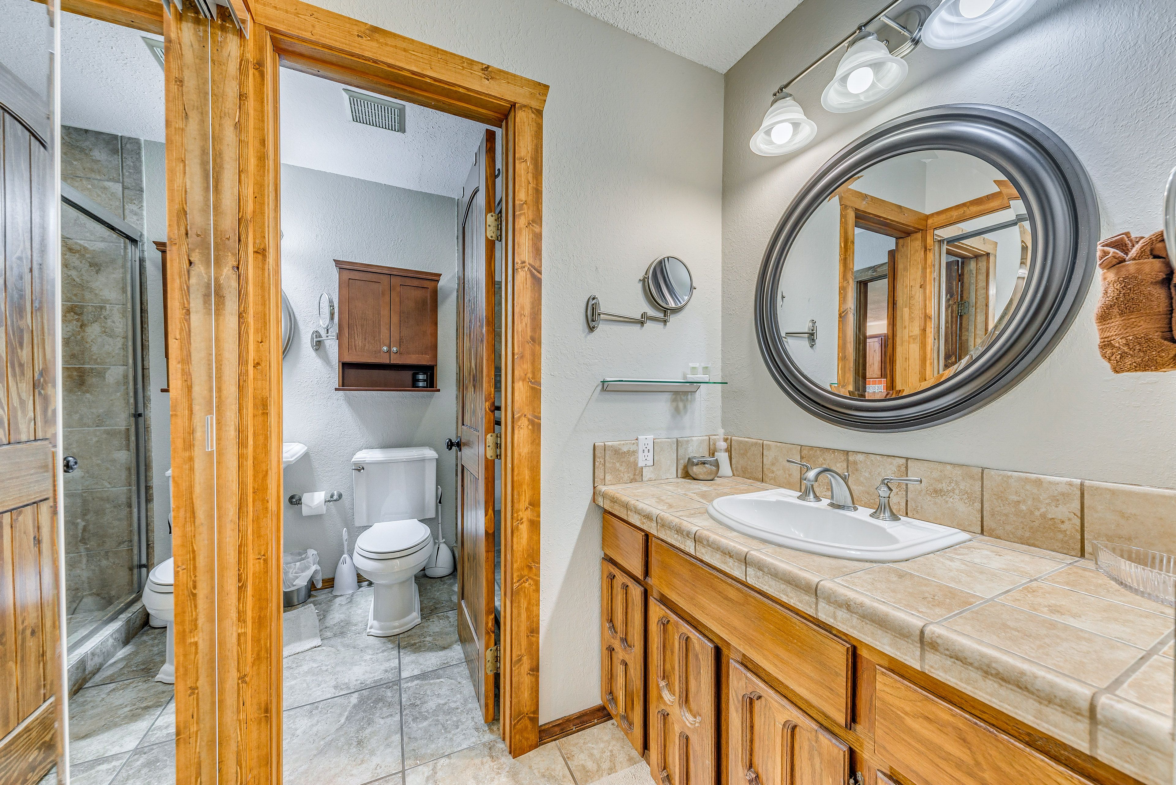 En-Suite Bathroom | Towels Provided