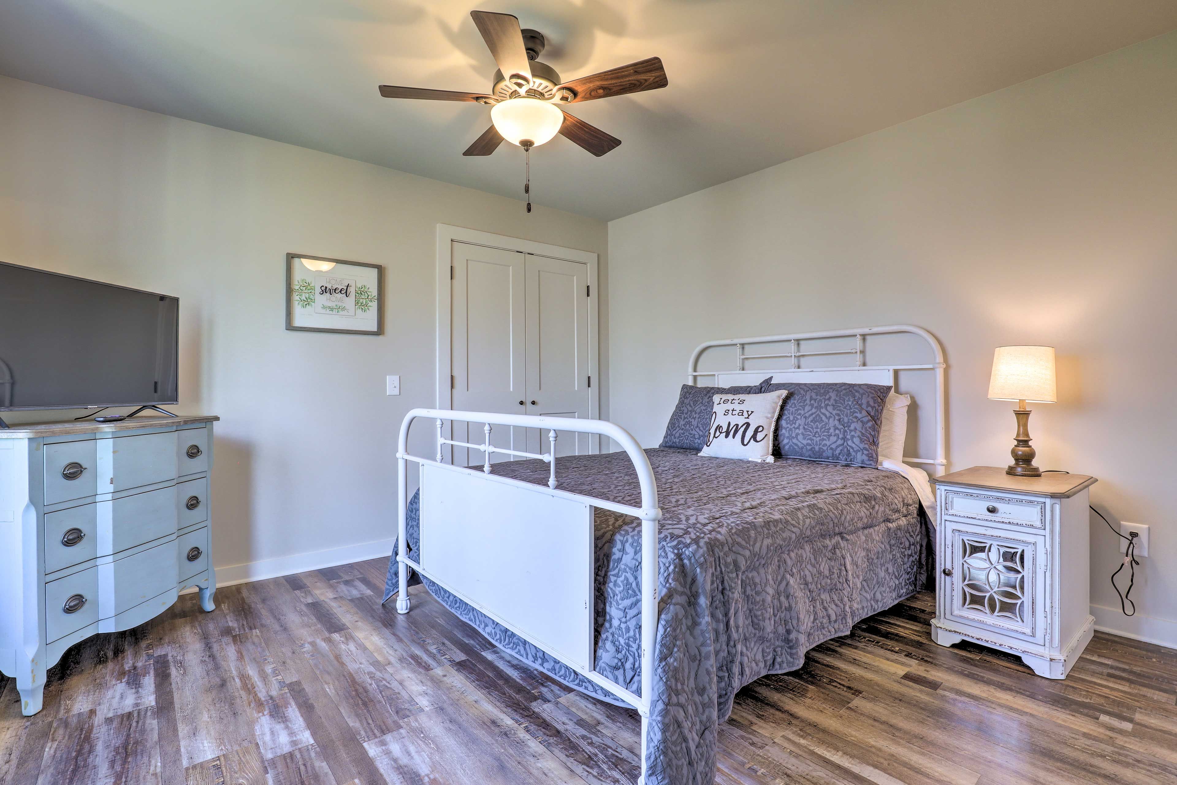 Bedroom 2 | Queen Bed