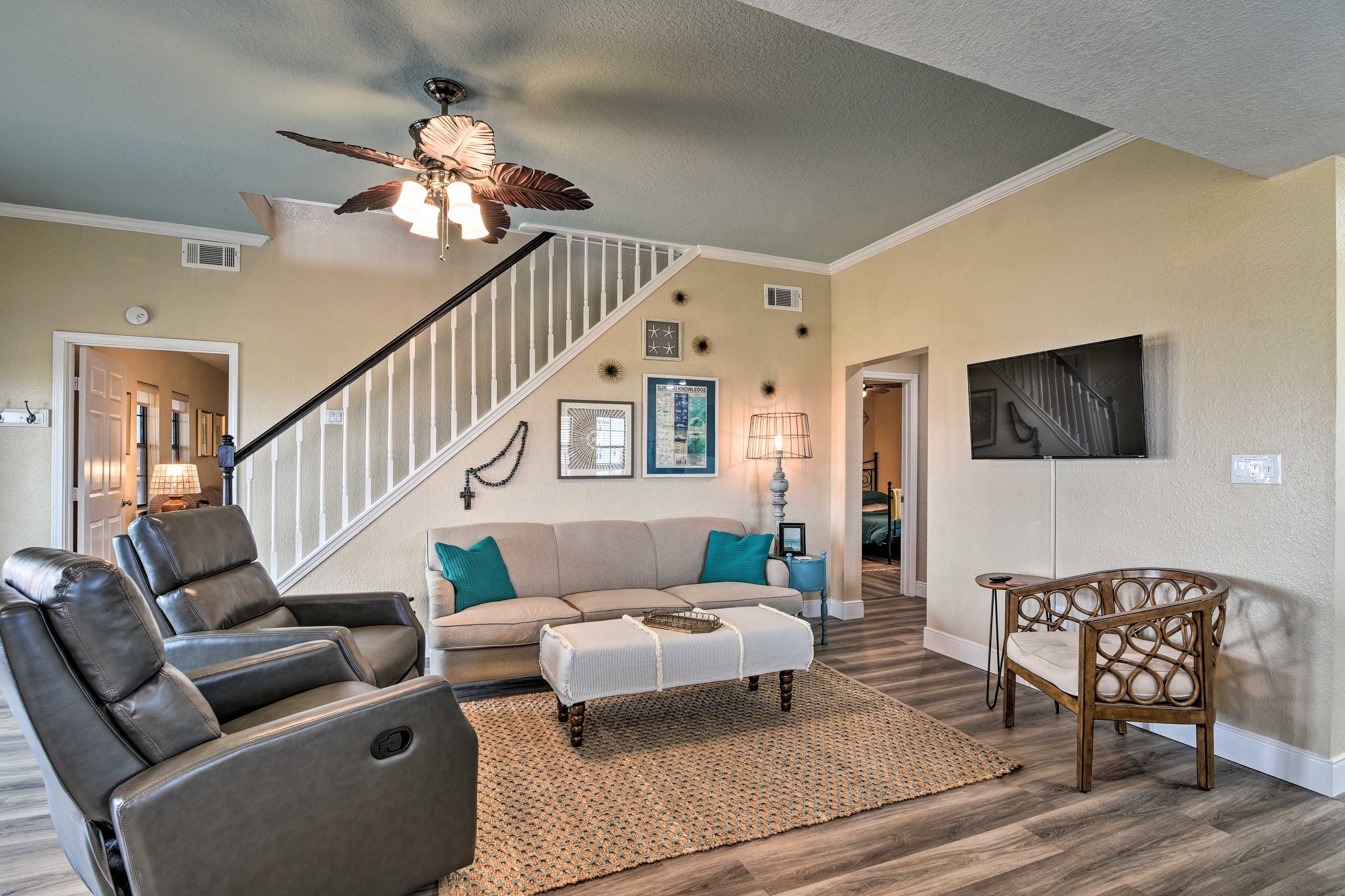 Living Room | Smart TV w/ Cable | Free WiFi | Central A/C | 1st Floor
