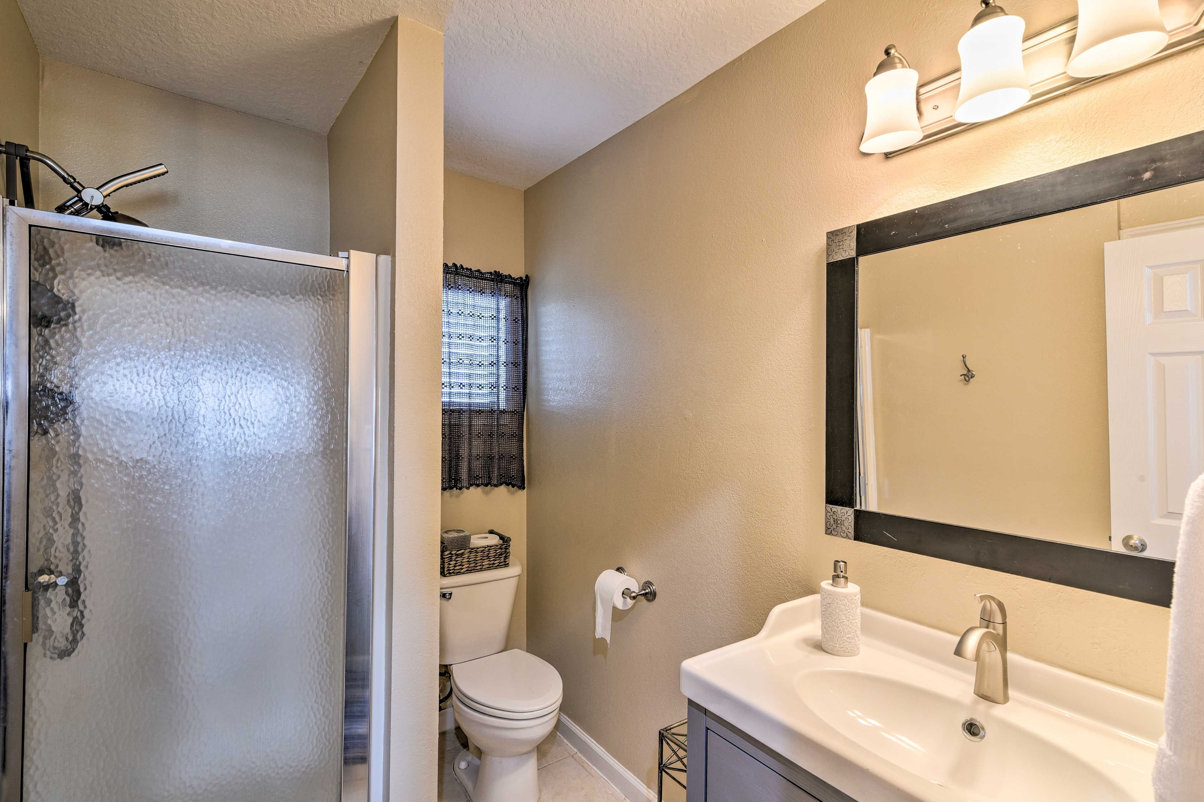 Full Bathroom | 2nd Floor