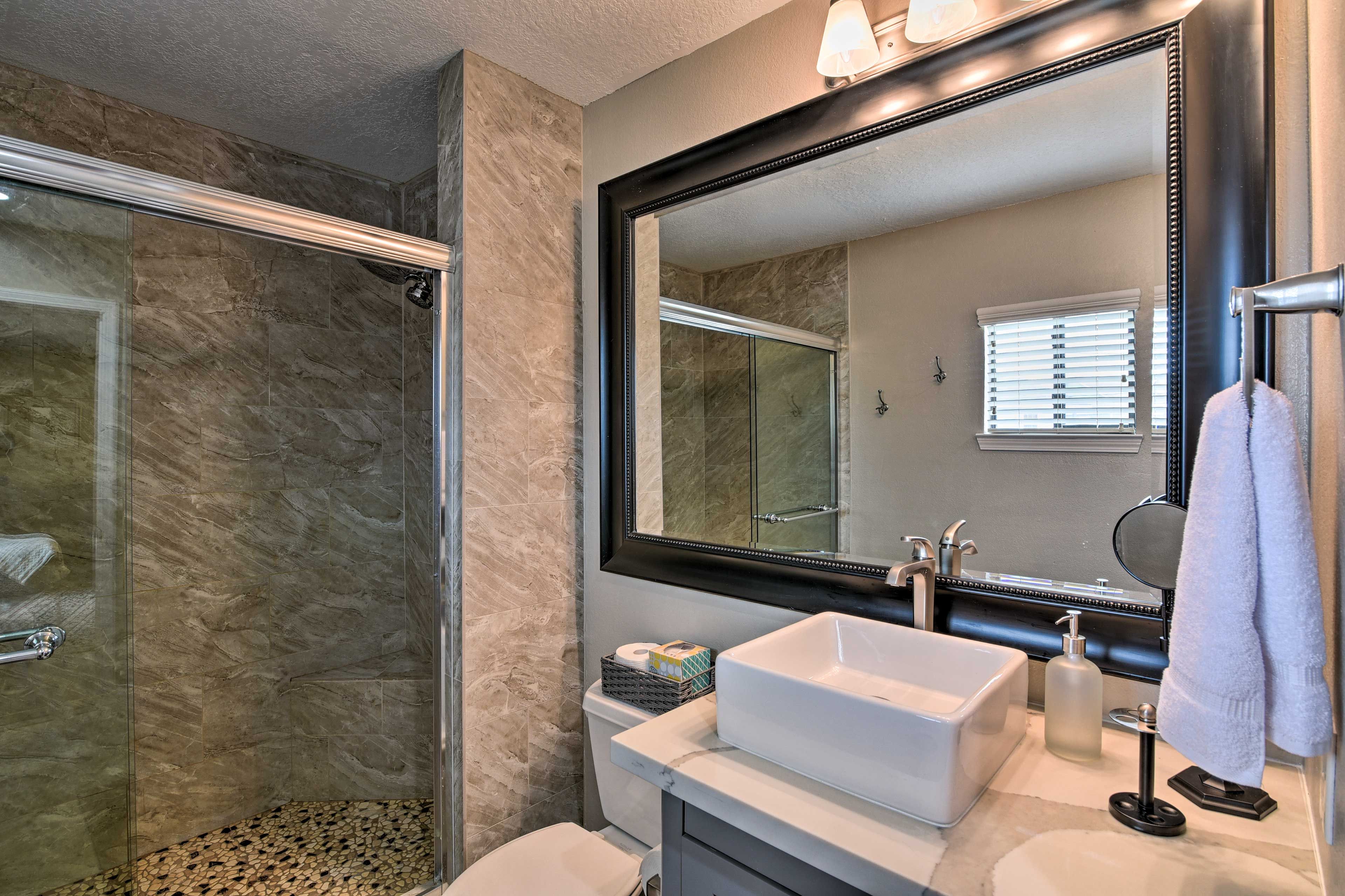 Full Bathroom | 2nd Floor