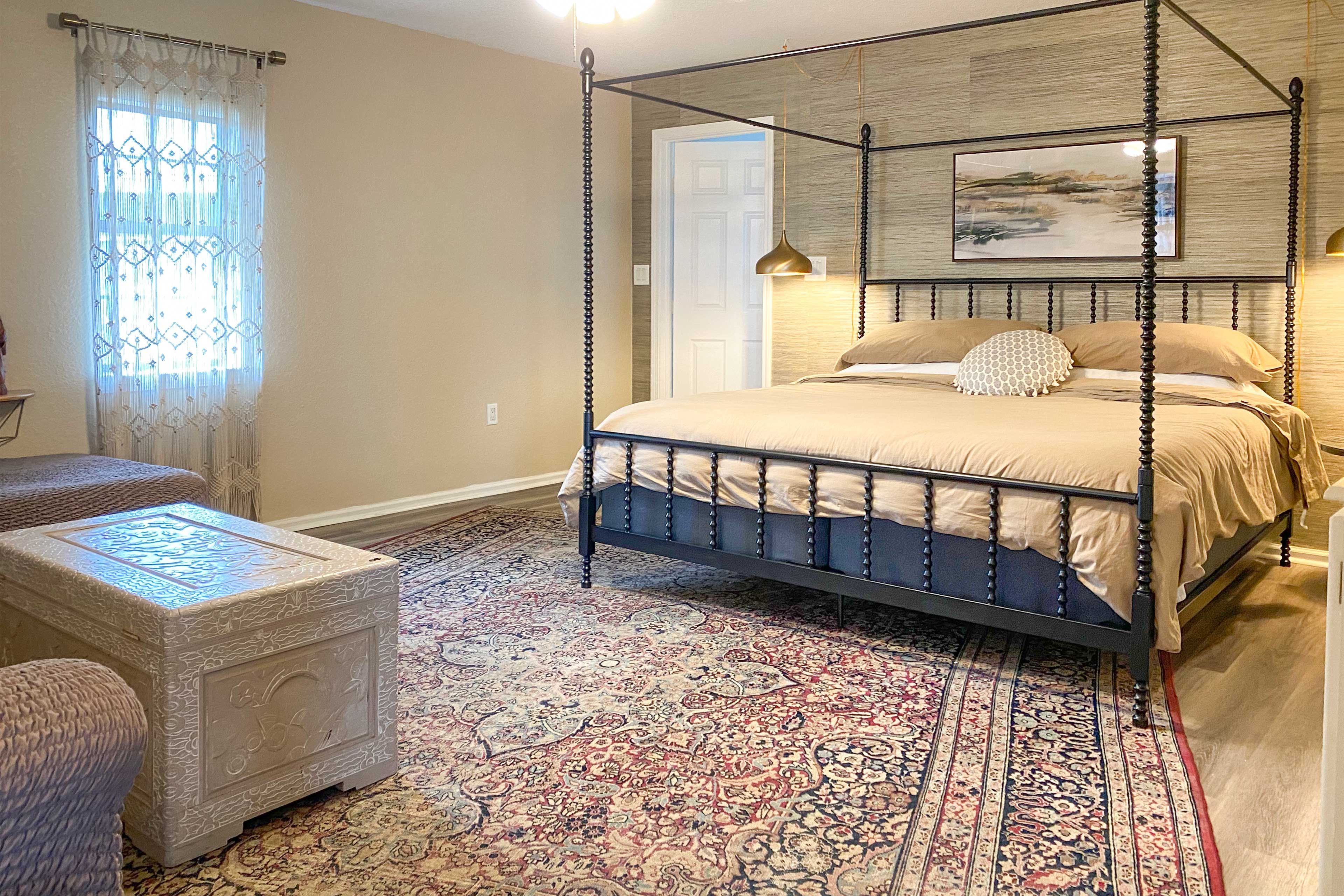 Bedroom 1 | King Bed | Linens Provided | En-Suite Bathroom | 2nd Floor
