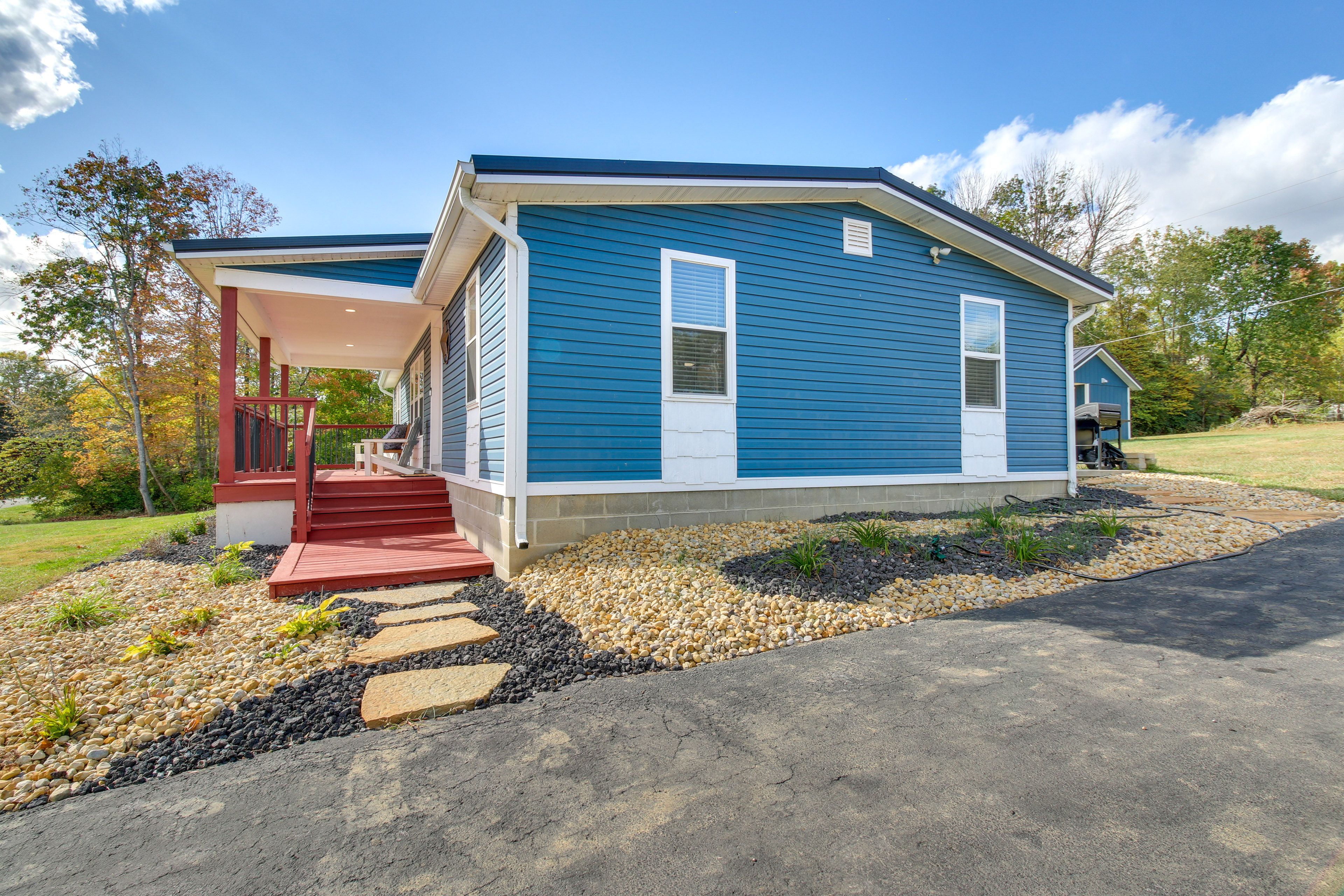 Parking | Driveway (5 Vehicles) | RV/Trailer Parking