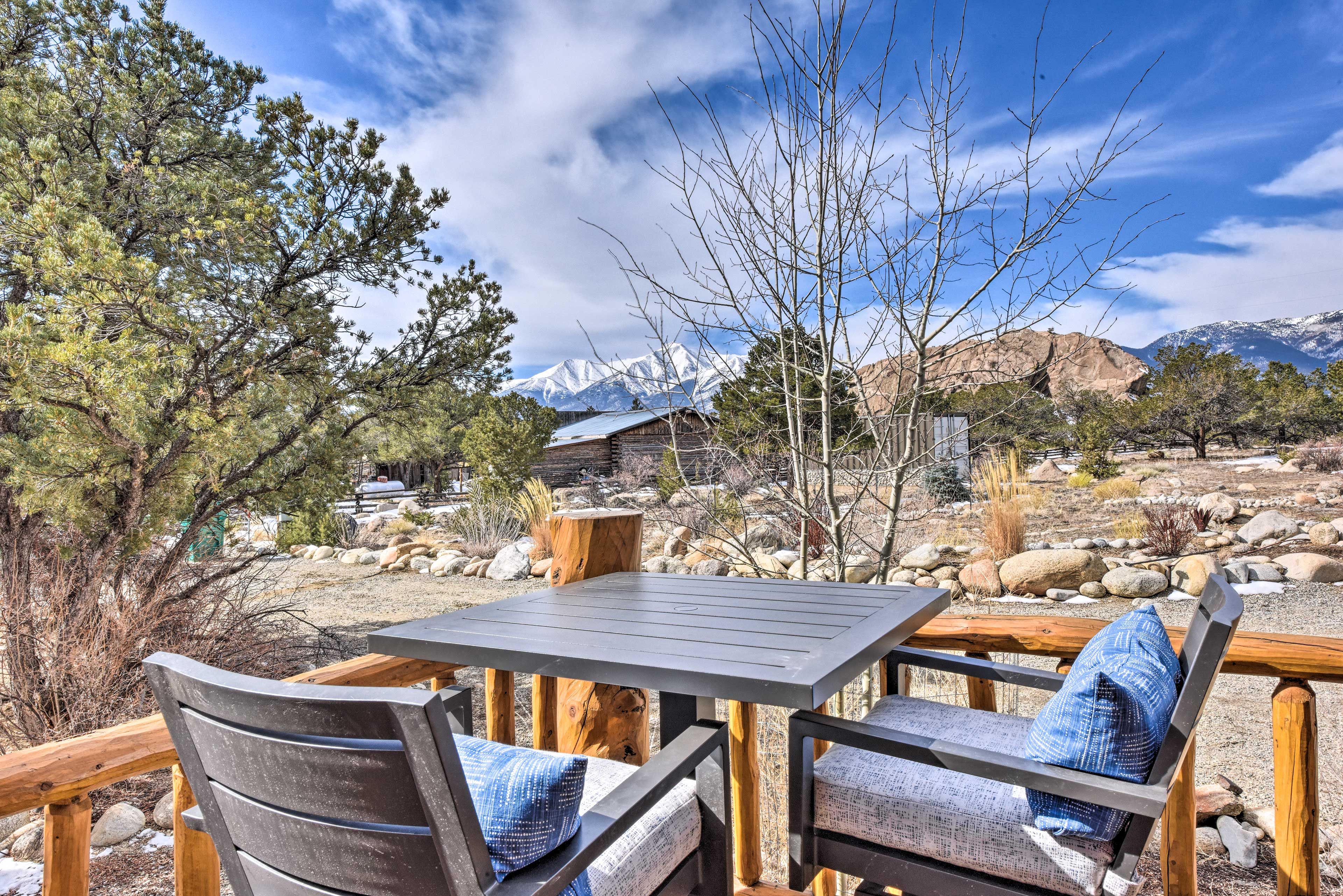 Flagstone Patio | Outdoor Dining Area