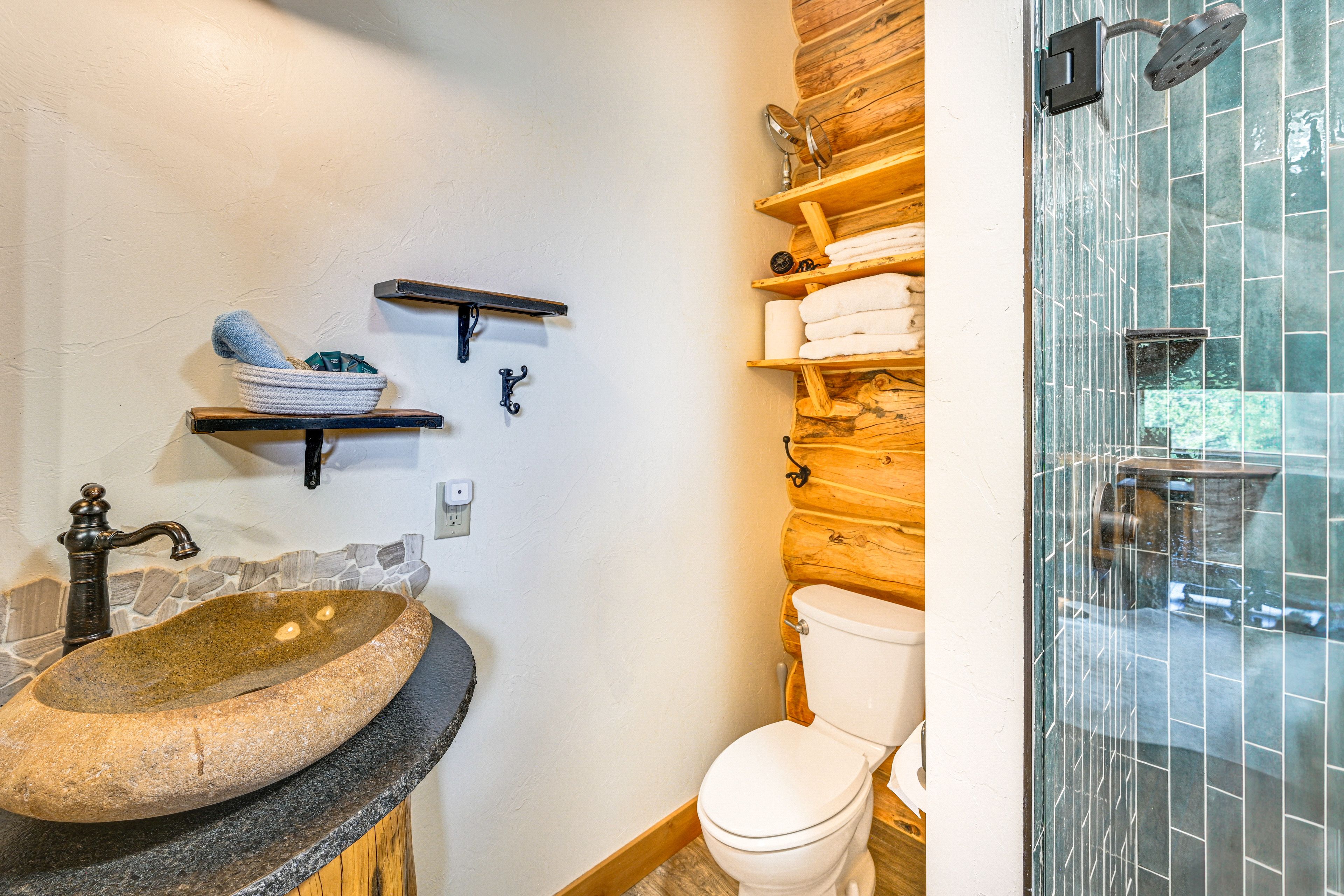 Full Bathroom | Towels Provided | Second Story