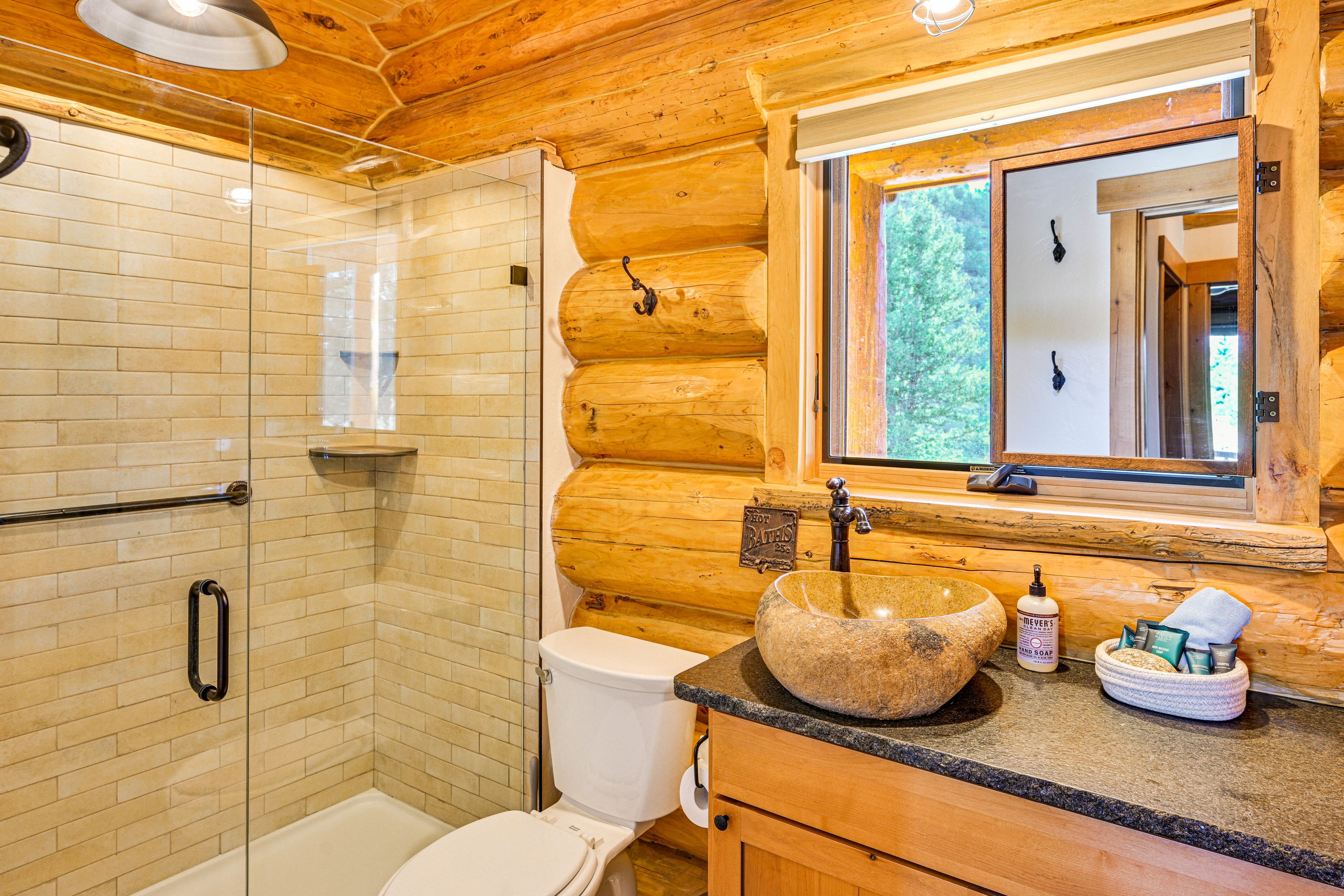 Full Bathroom | Towels Provided | Main Level