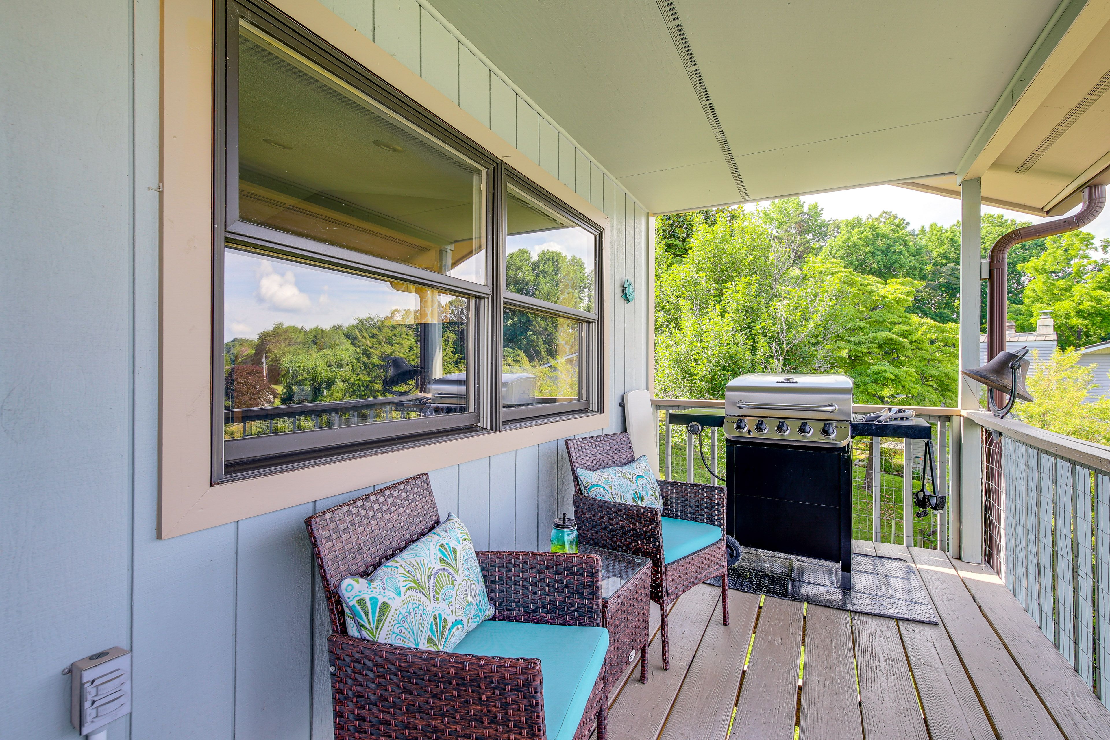 Covered Deck | Gas Grill | Seating