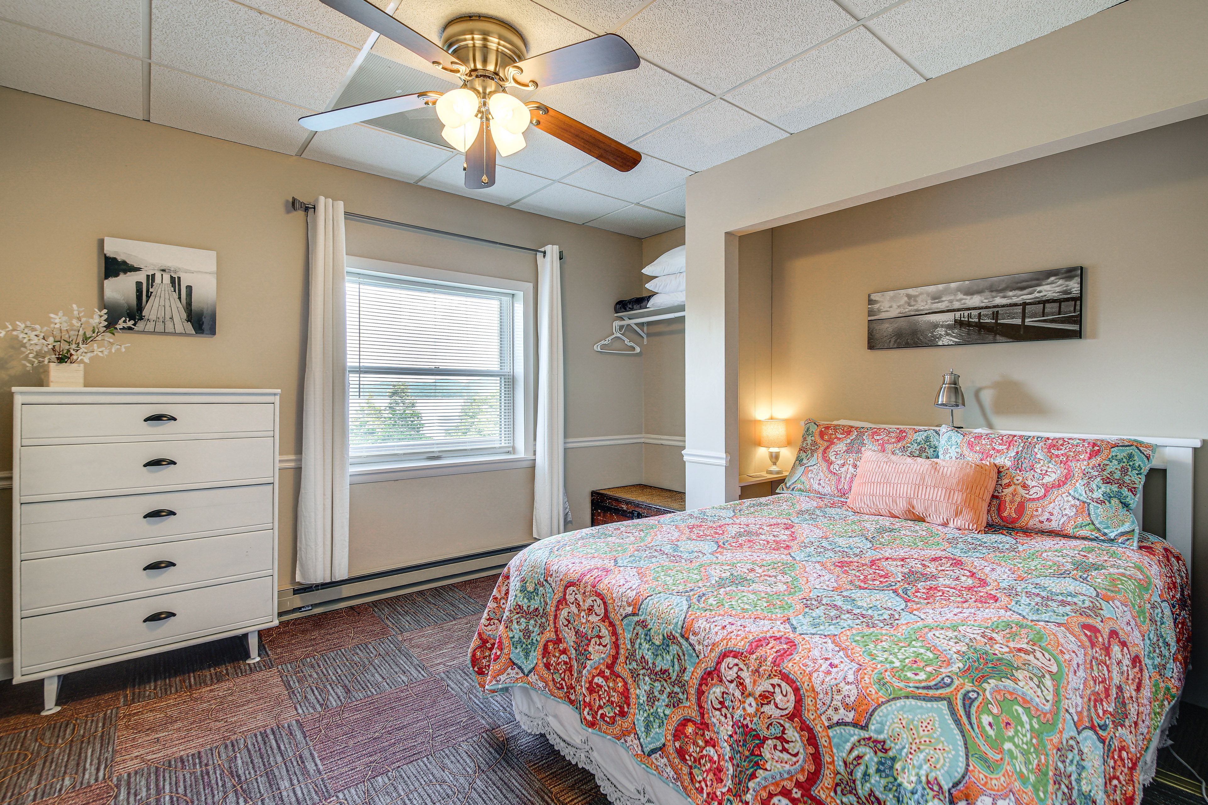 Bedroom 3 | Queen Bed | Downstairs | Linens Provided
