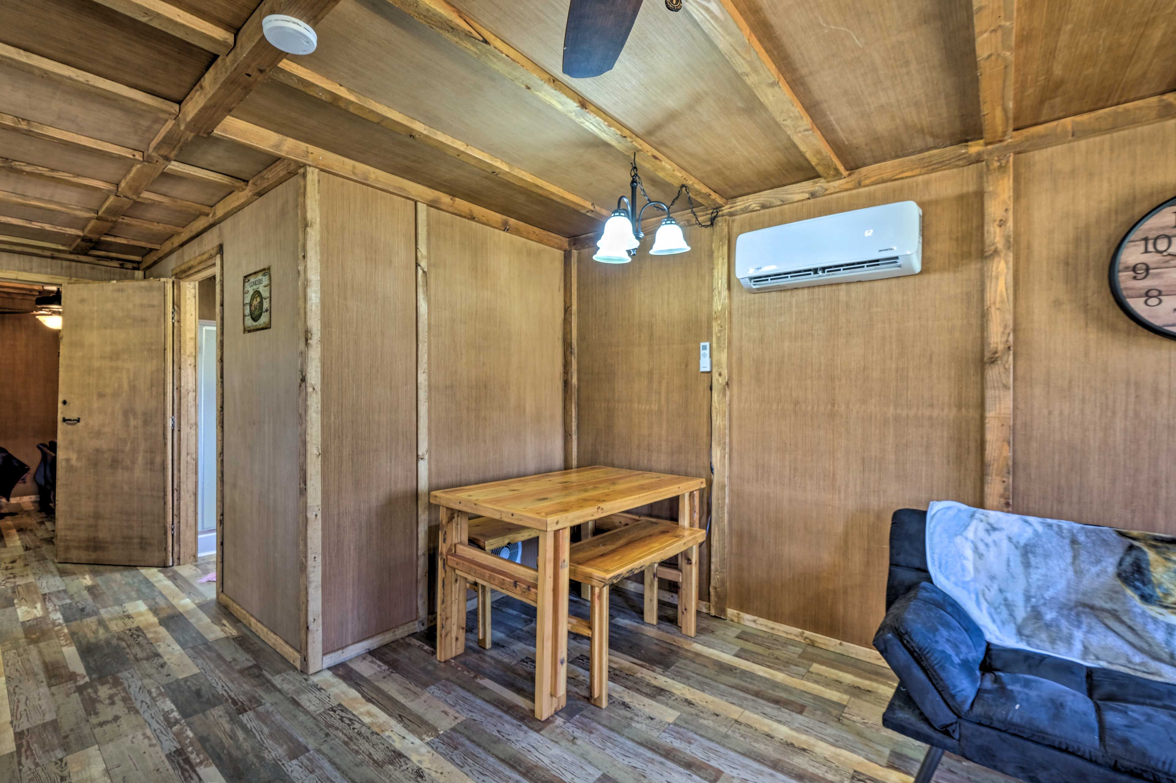 Dining Area | Dishware Provided