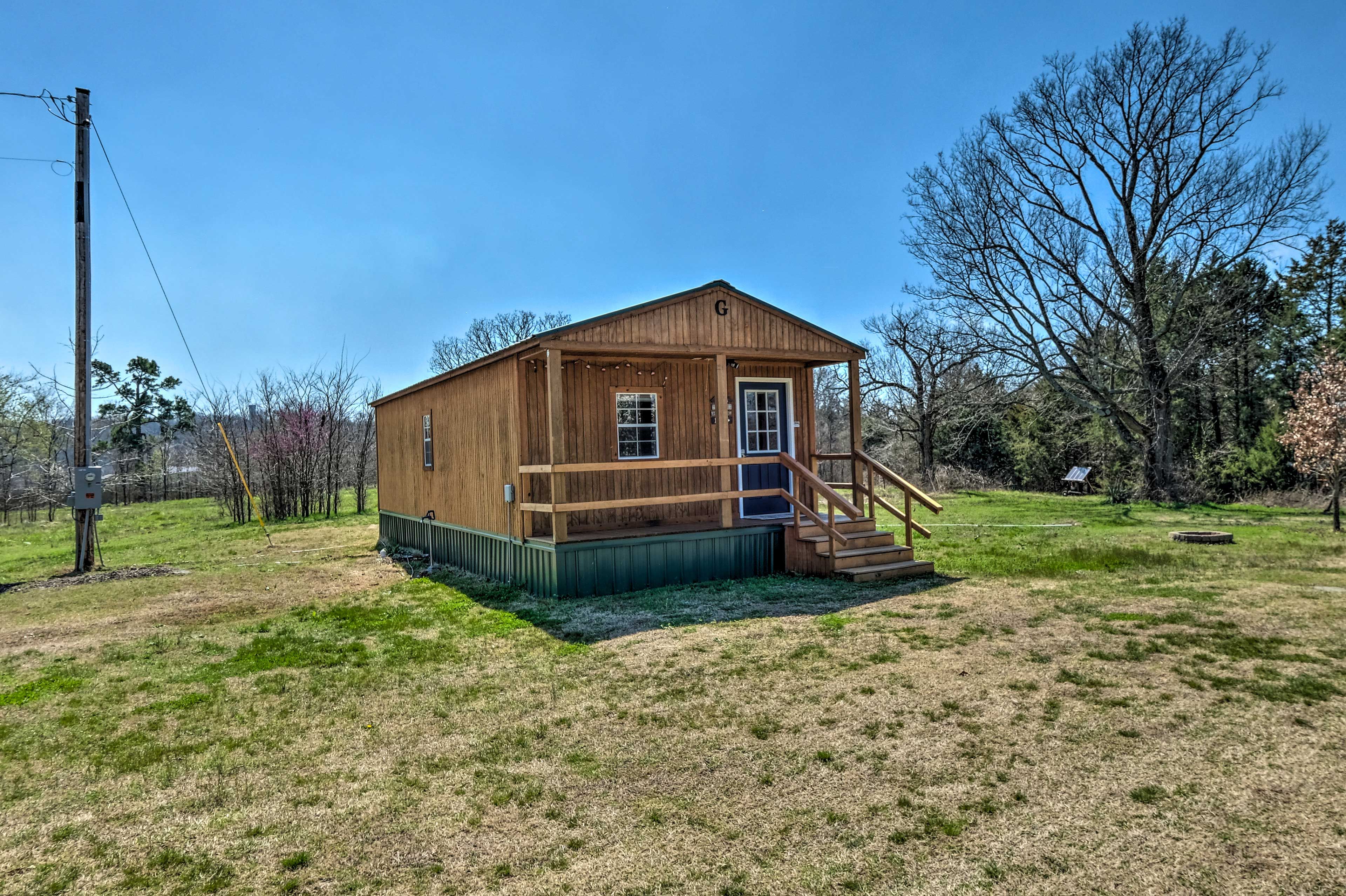 Cabin Exterior | Driveway Parking (4 Vehicles) | RV/Trailer Parking