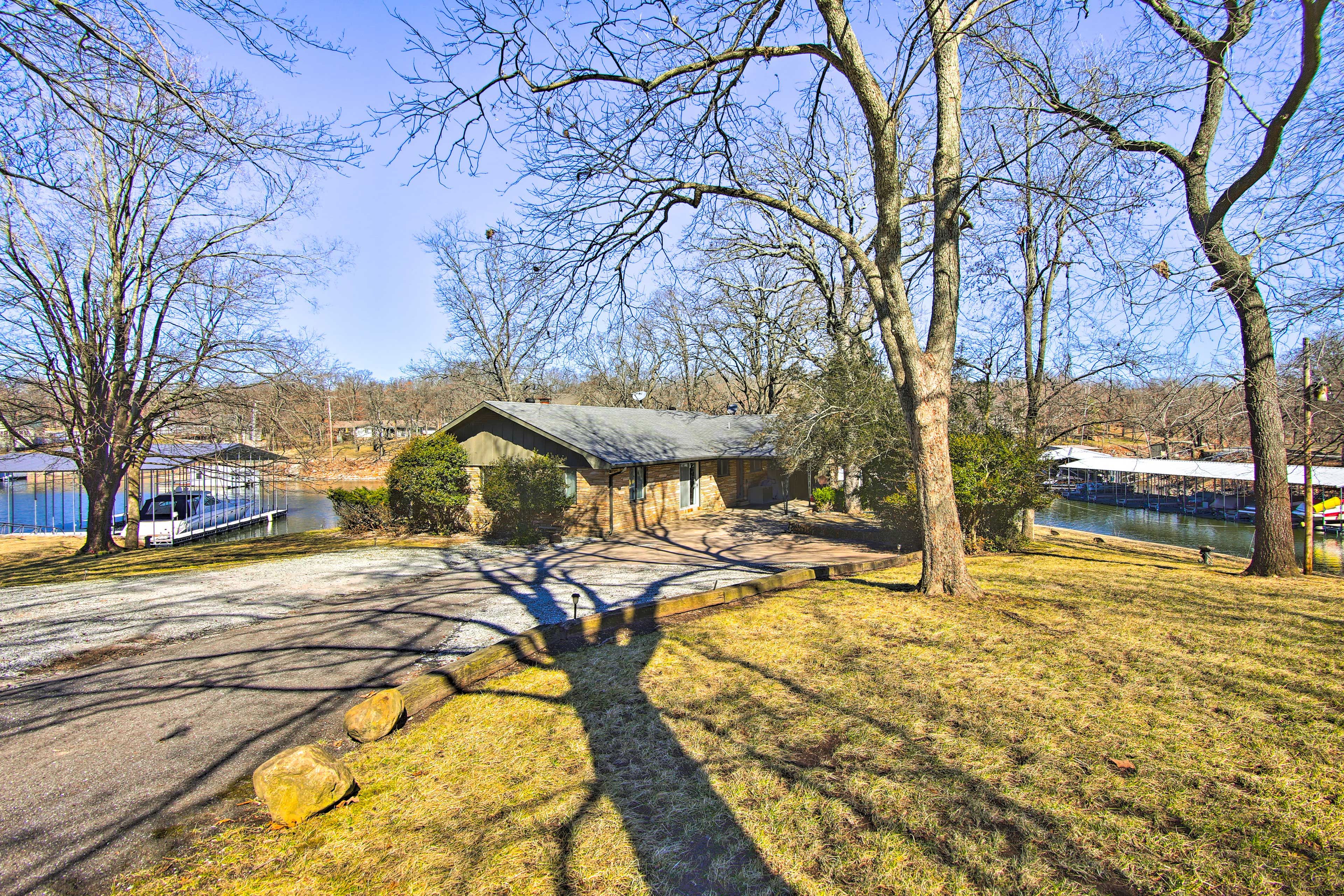 Home Exterior | Parking | Driveway (6 Vehicles) | Trailer Parking