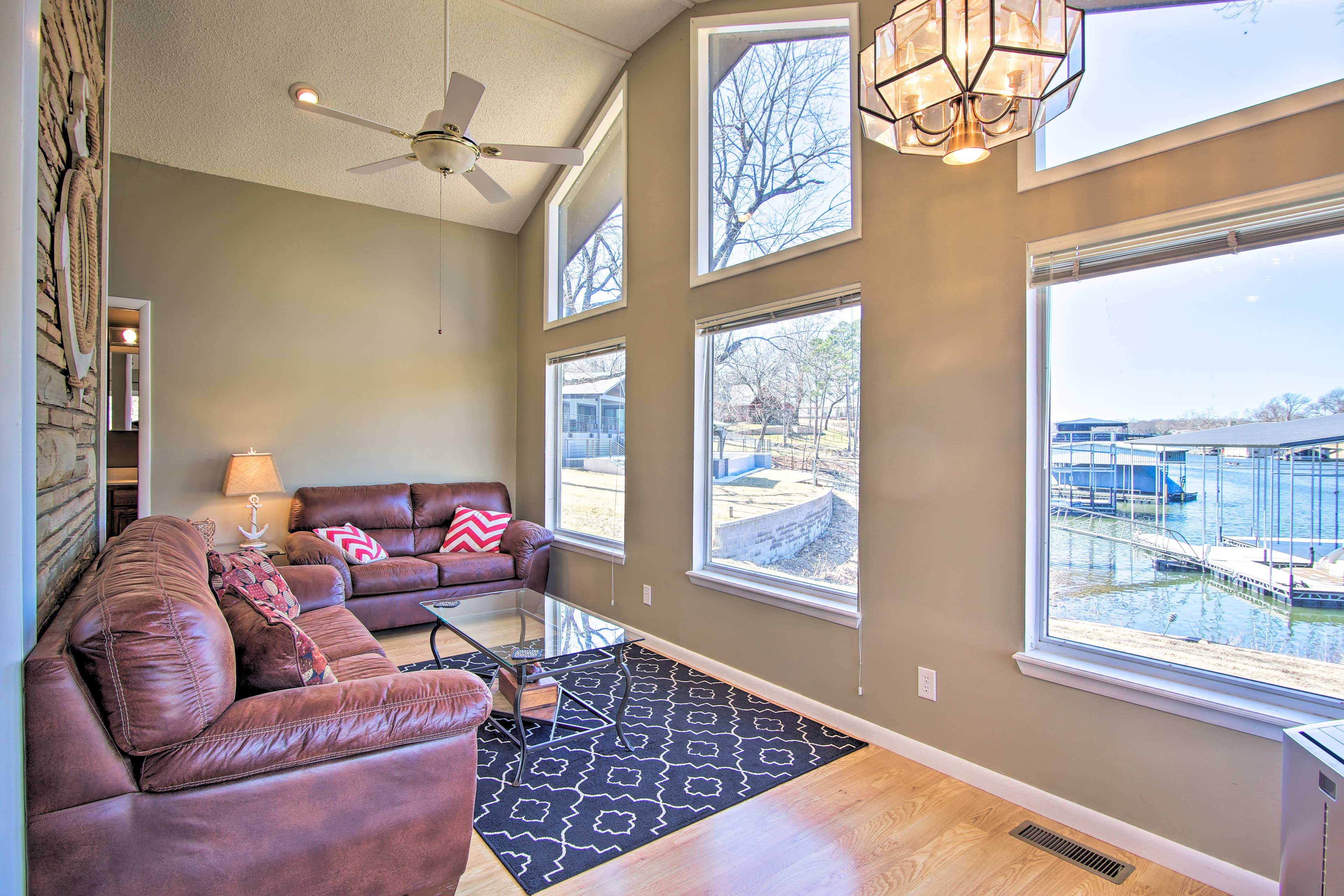 Sunroom | Free WiFi | Sleeper Sofa