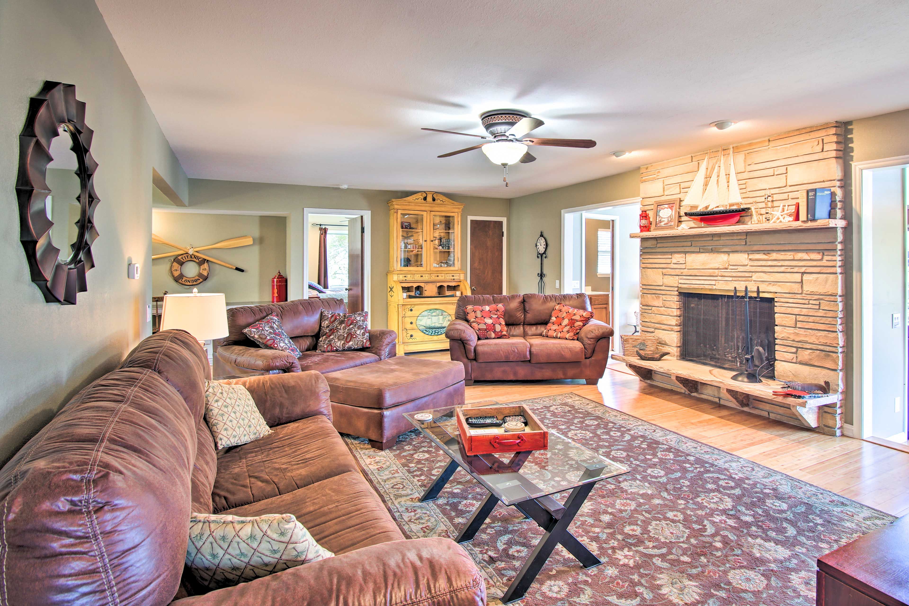 Living Room | Books & Board Games