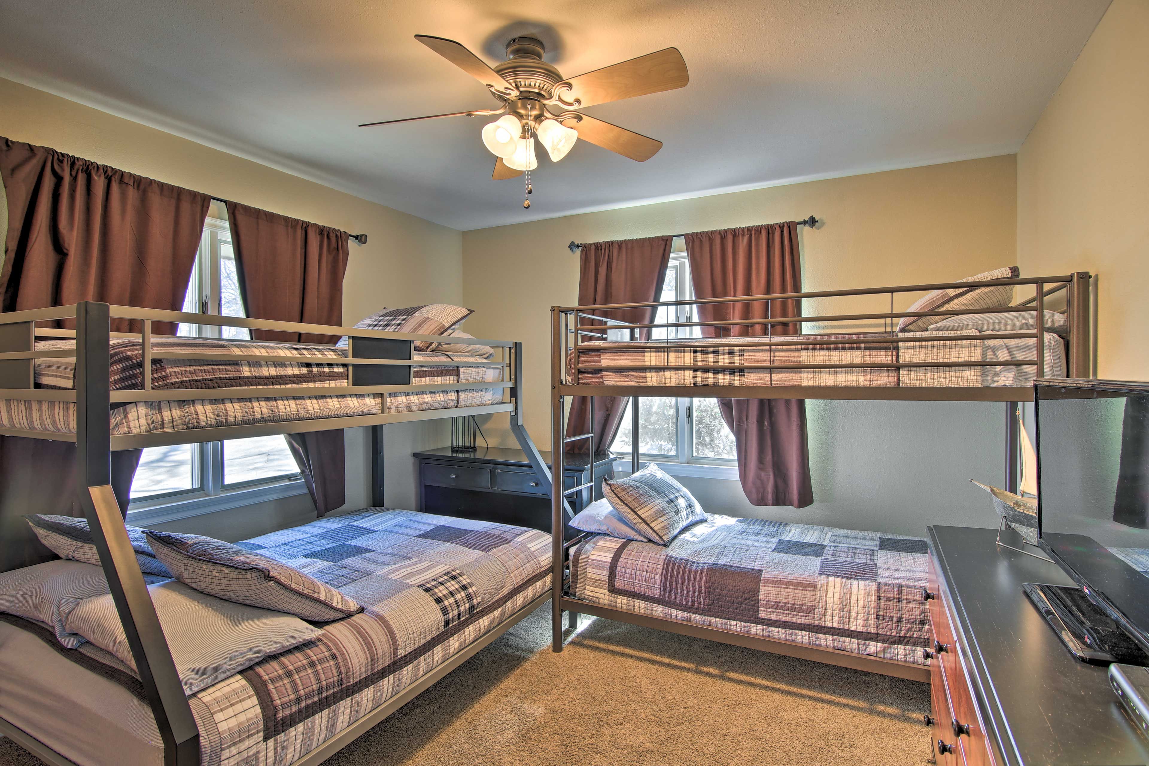 Bedroom 3 | Twin Bunk Bed | Twin/Full Bunk Bed