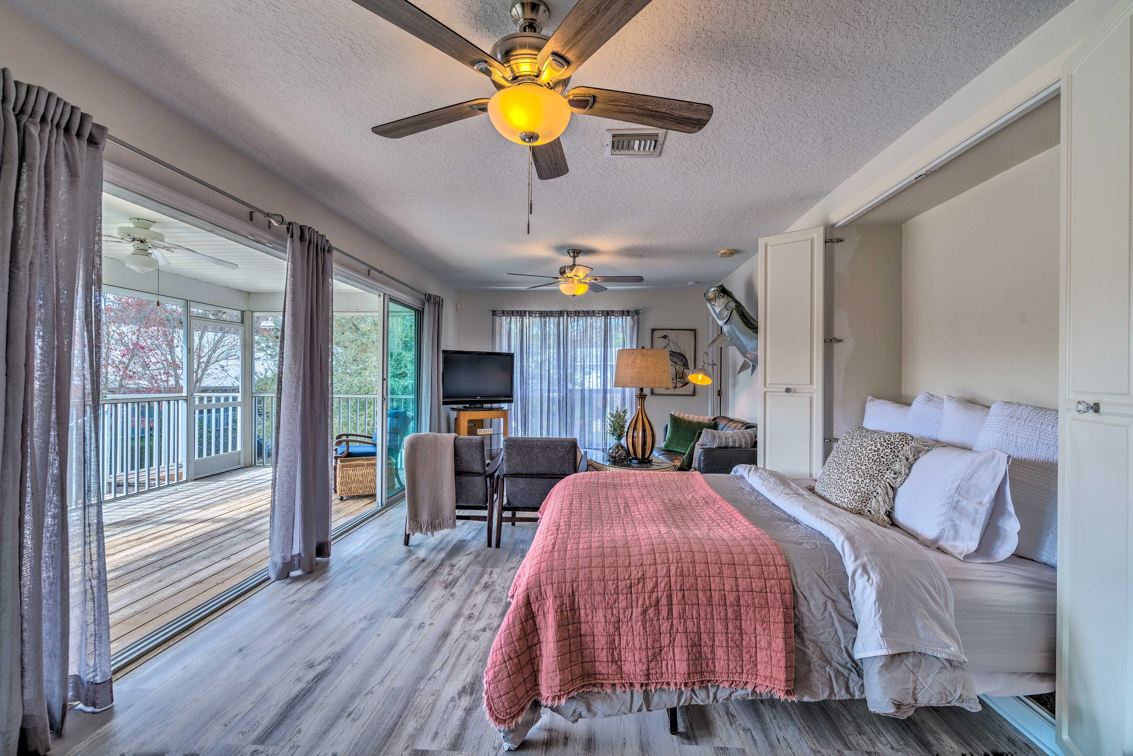 Living Room | Murphy Bed for Additional Sleeping