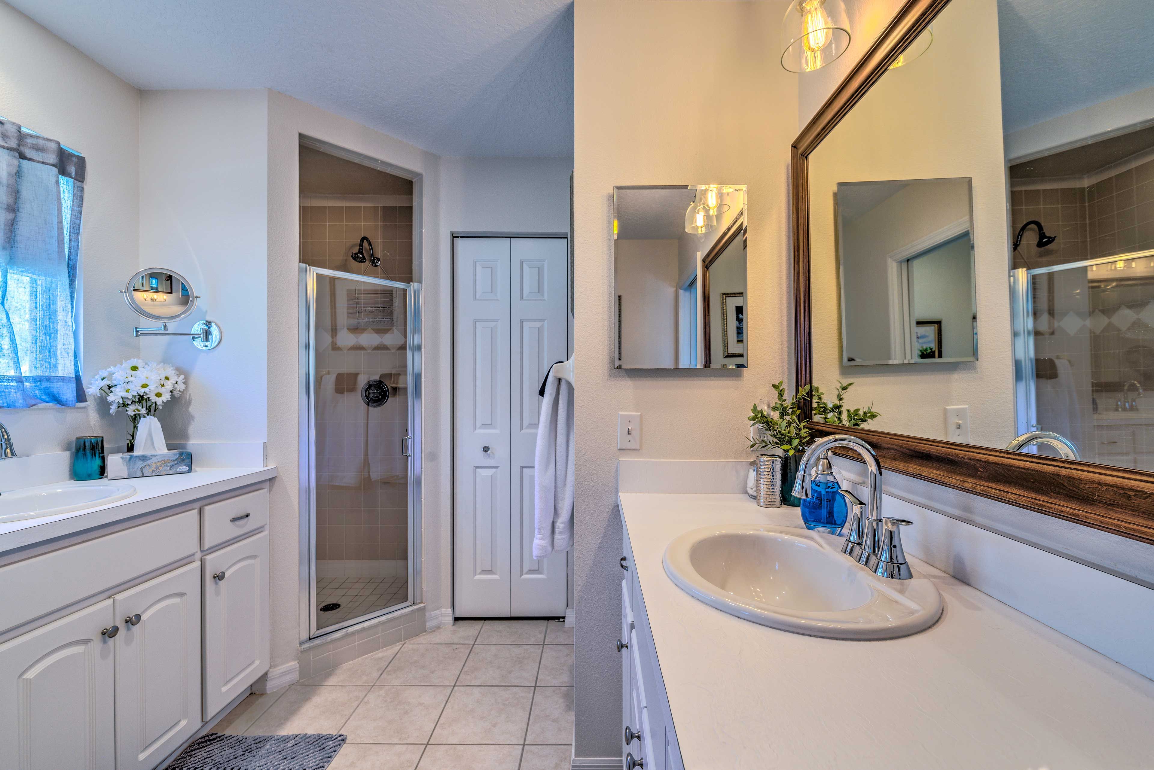Full Bathroom | Complimentary Toiletries