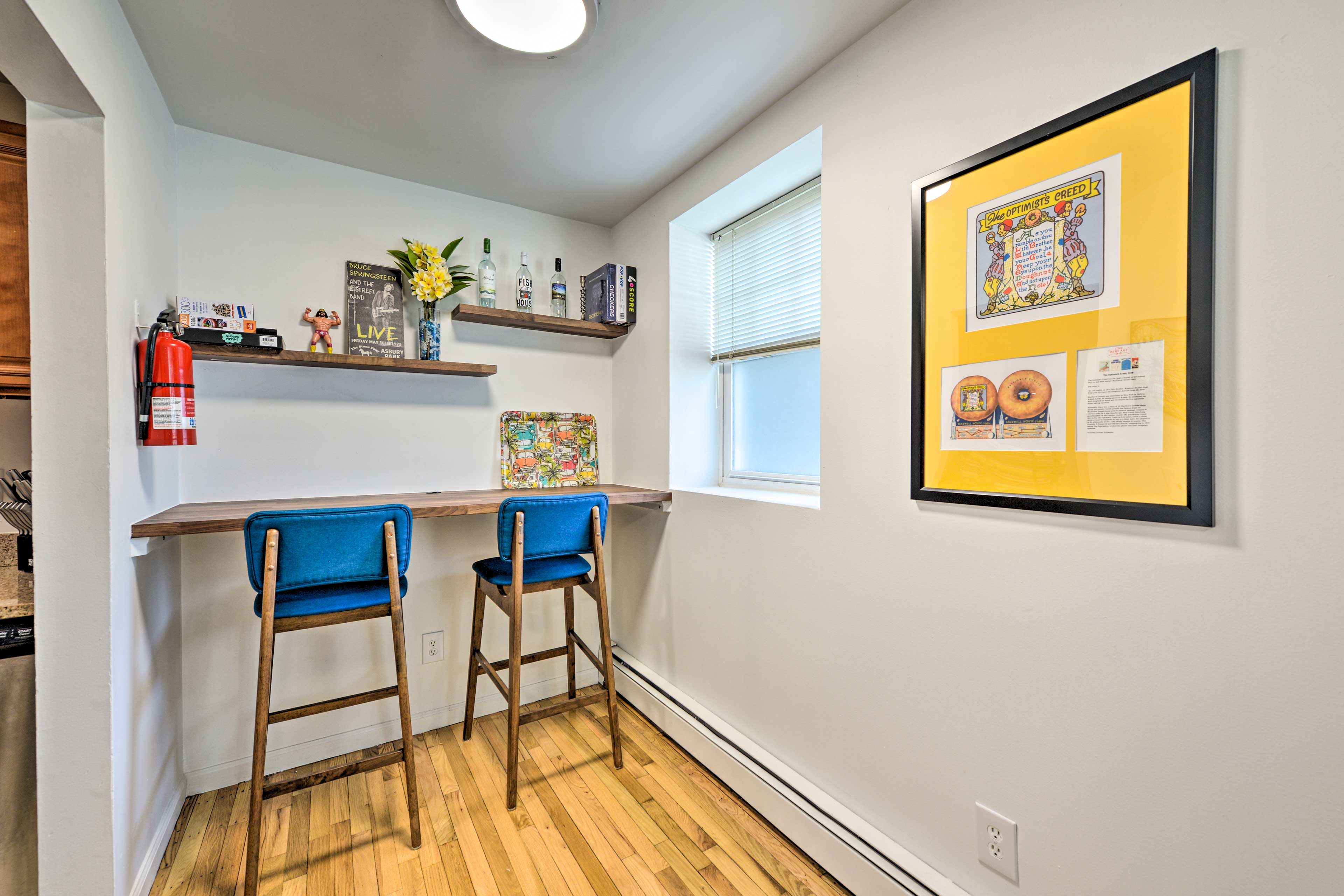 Breakfast Bar | Dishware/Flatware Provided