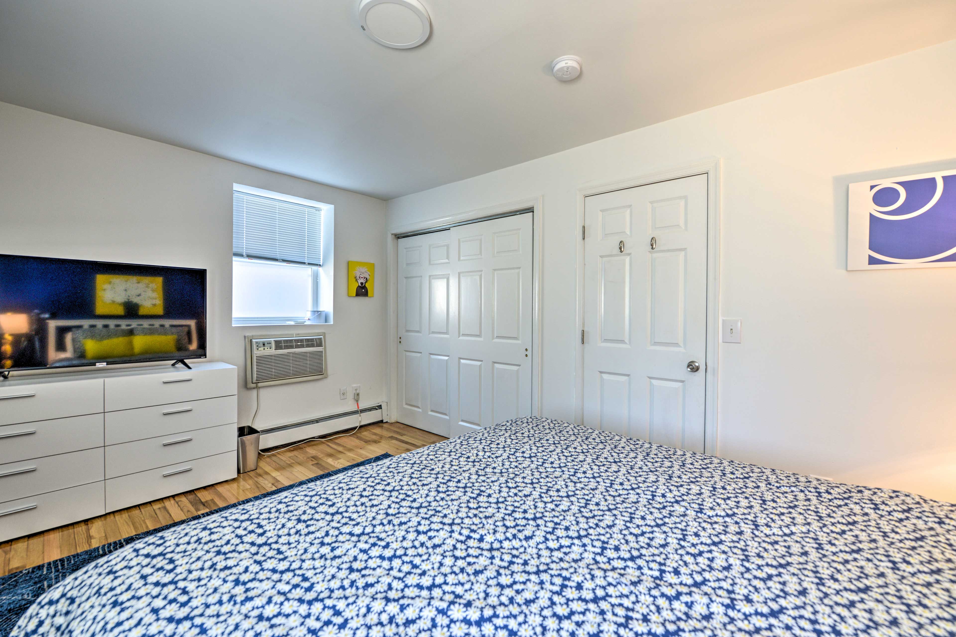Bedroom 1 | Smart TV