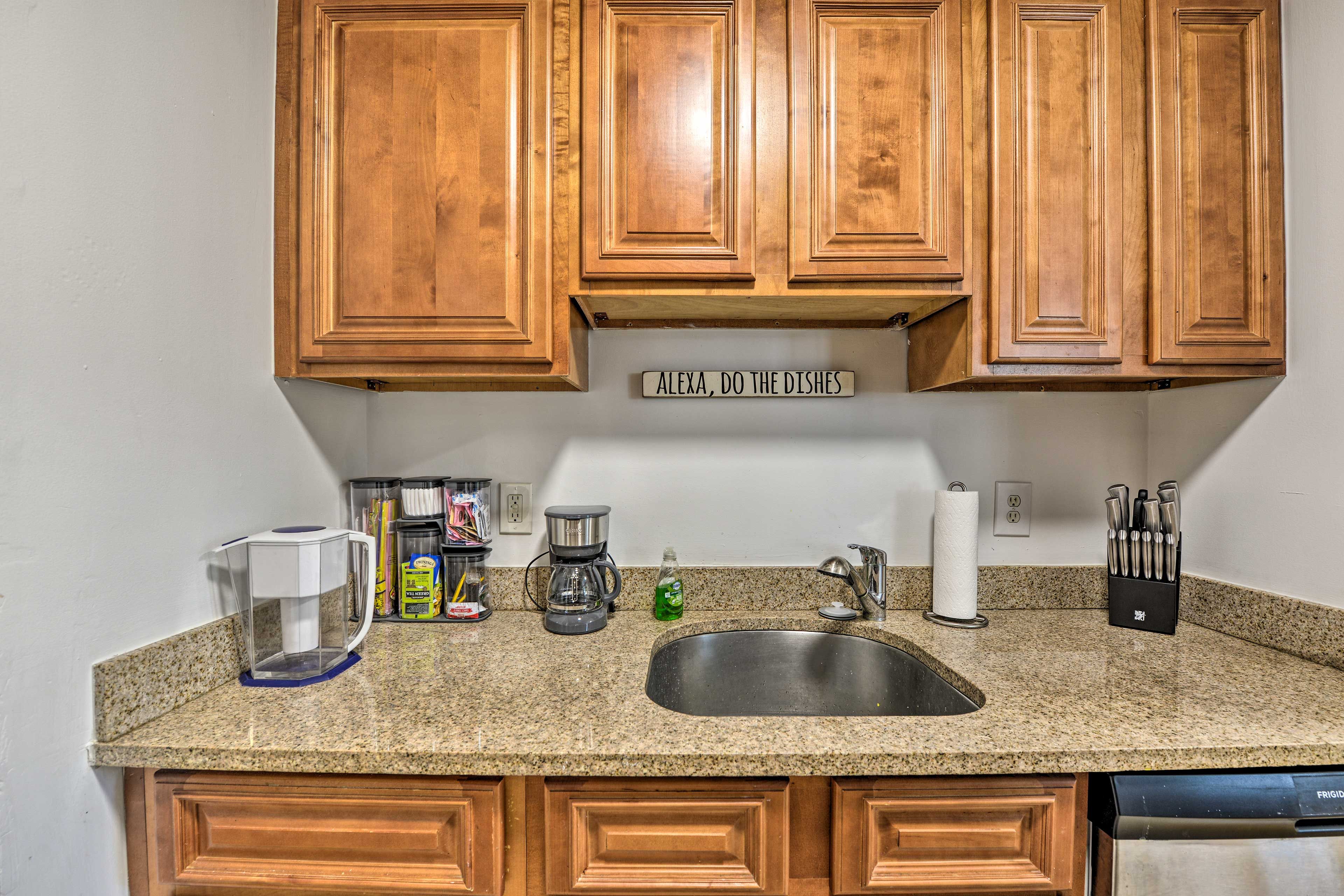 Kitchen | Trash Bags/Paper Towels Provided