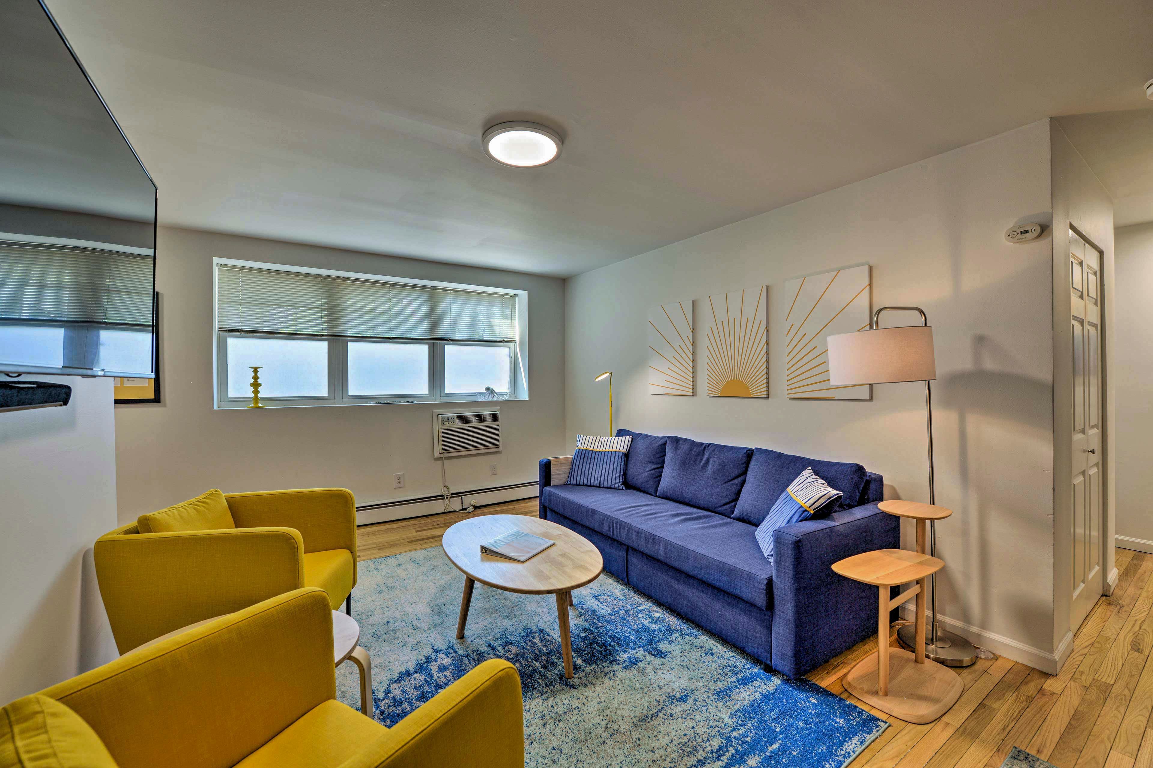 Living Room | Window A/C Units | Free WiFi