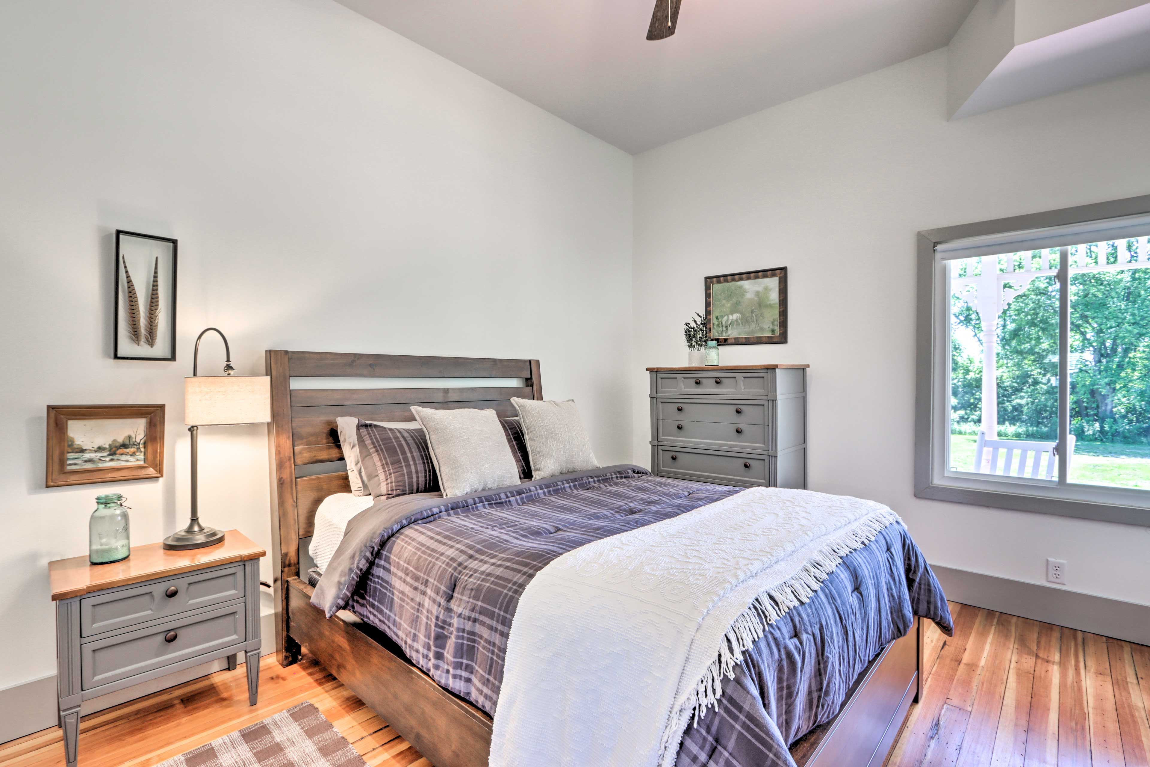 Bedroom 1 | Queen Bed | Linens Provided