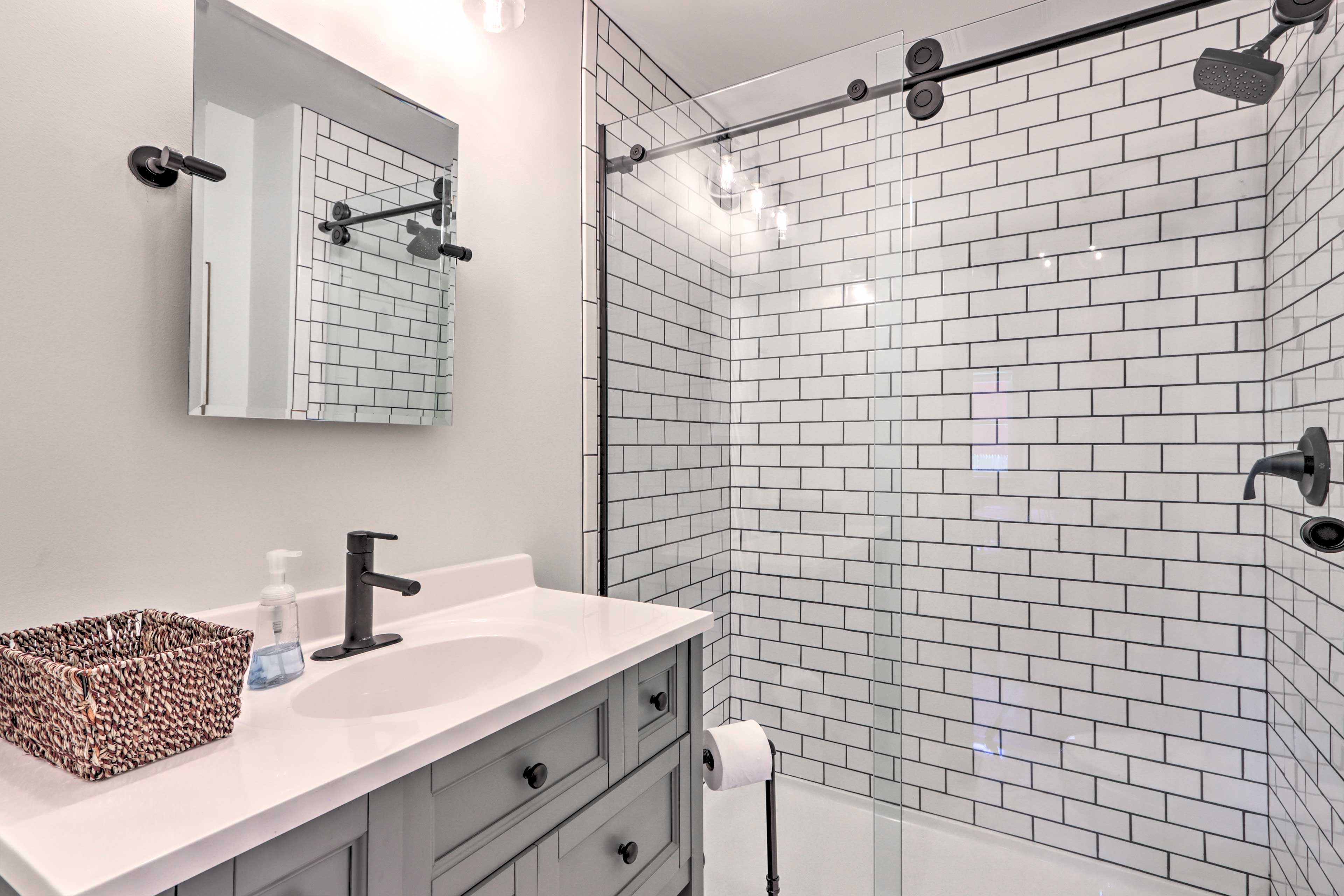 Full Bathroom | Towels Provided | Hair Dryer