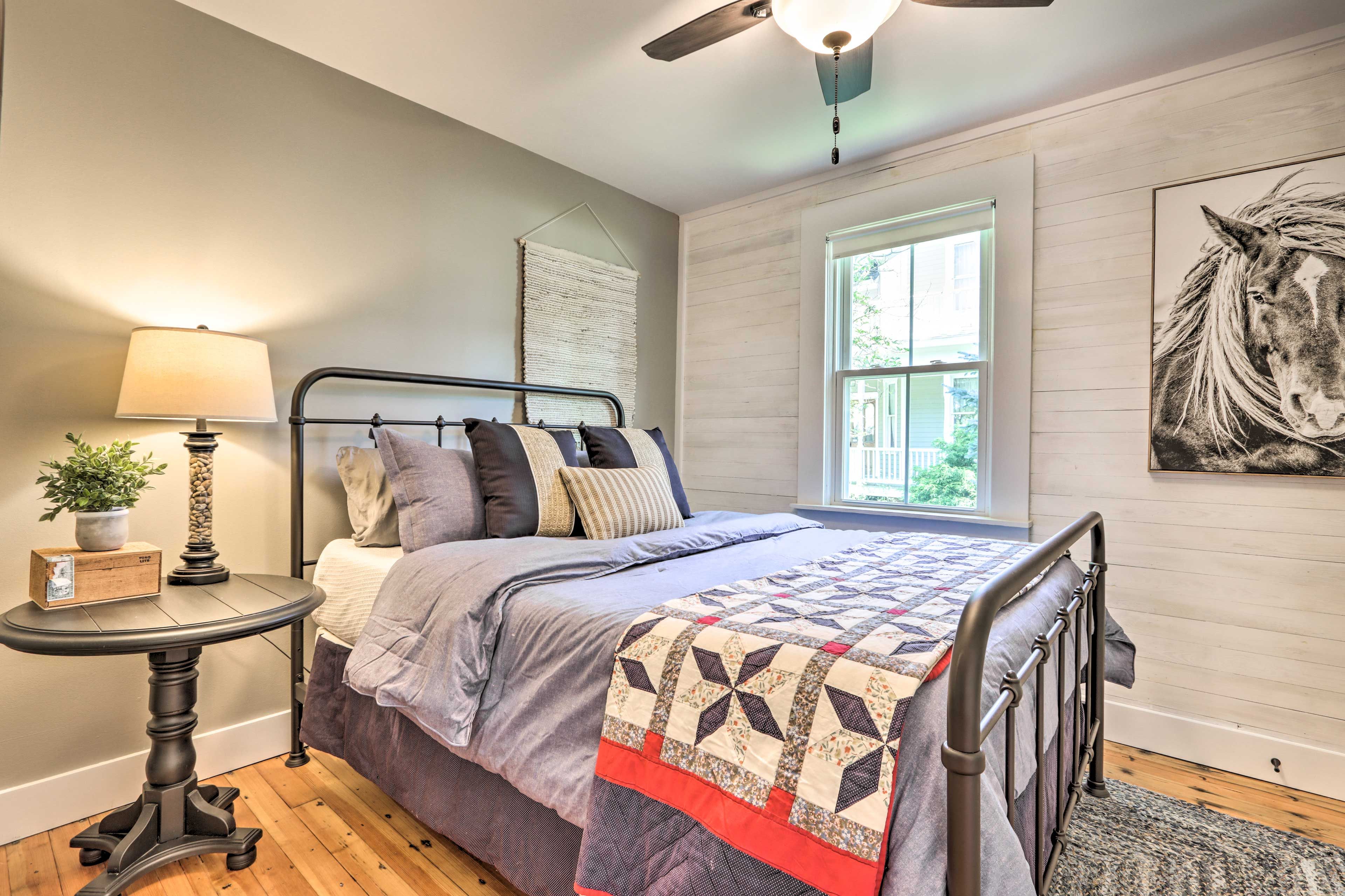 Bedroom 2 | Queen Bed