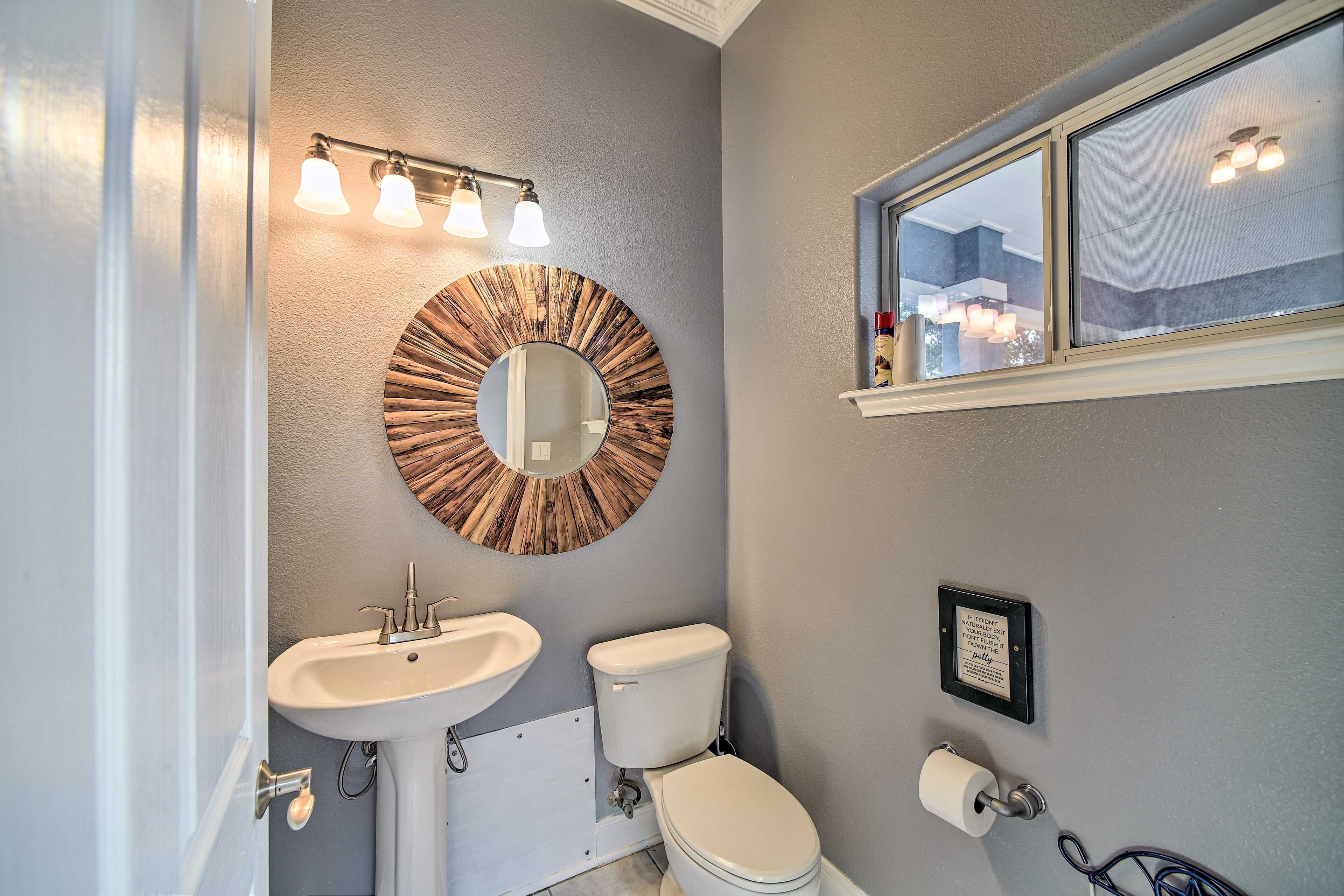 Half Bathroom | Towels Provided