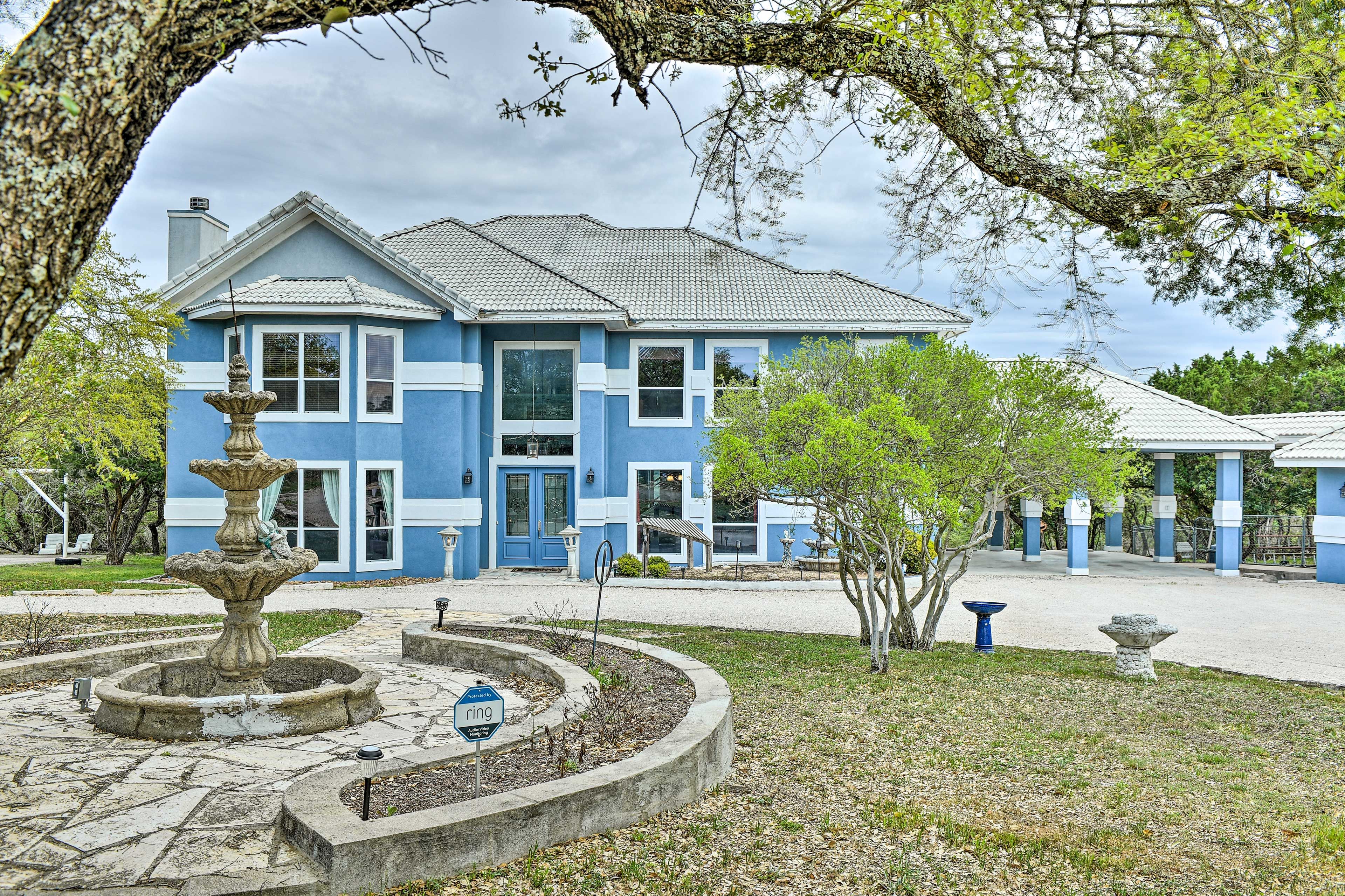 Home Exterior | Carport (2 vehicles) | Driveway Parking (10 vehicles)