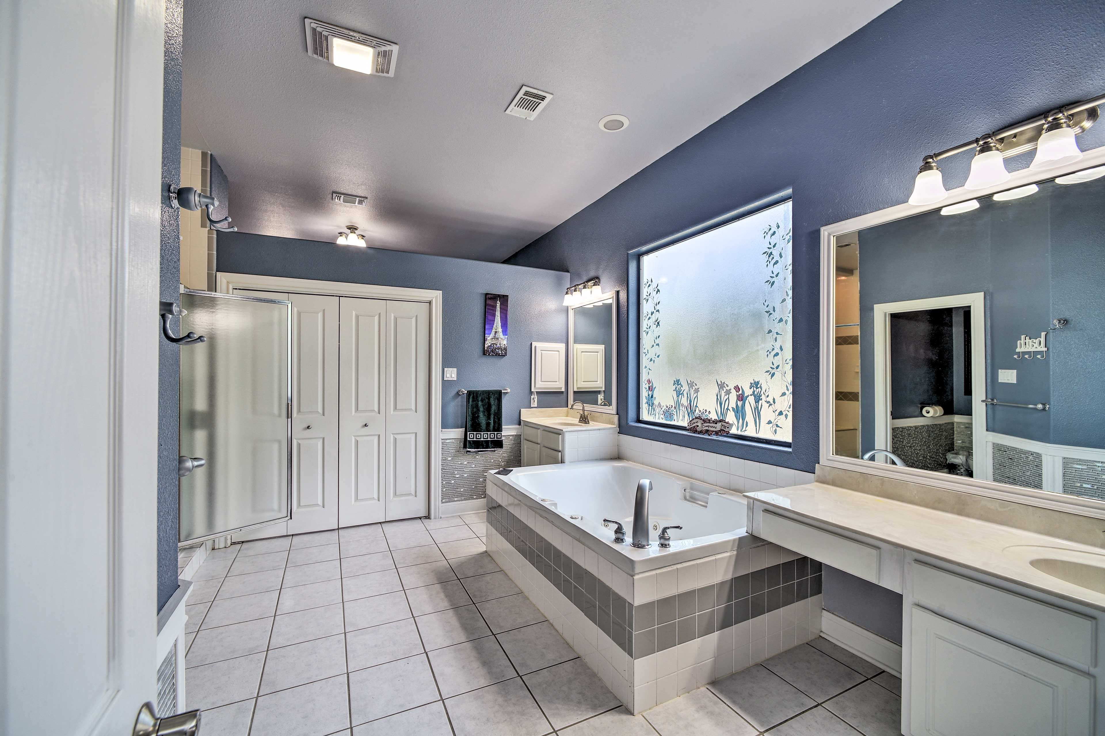 En-Suite Bathroom | Towels Provided