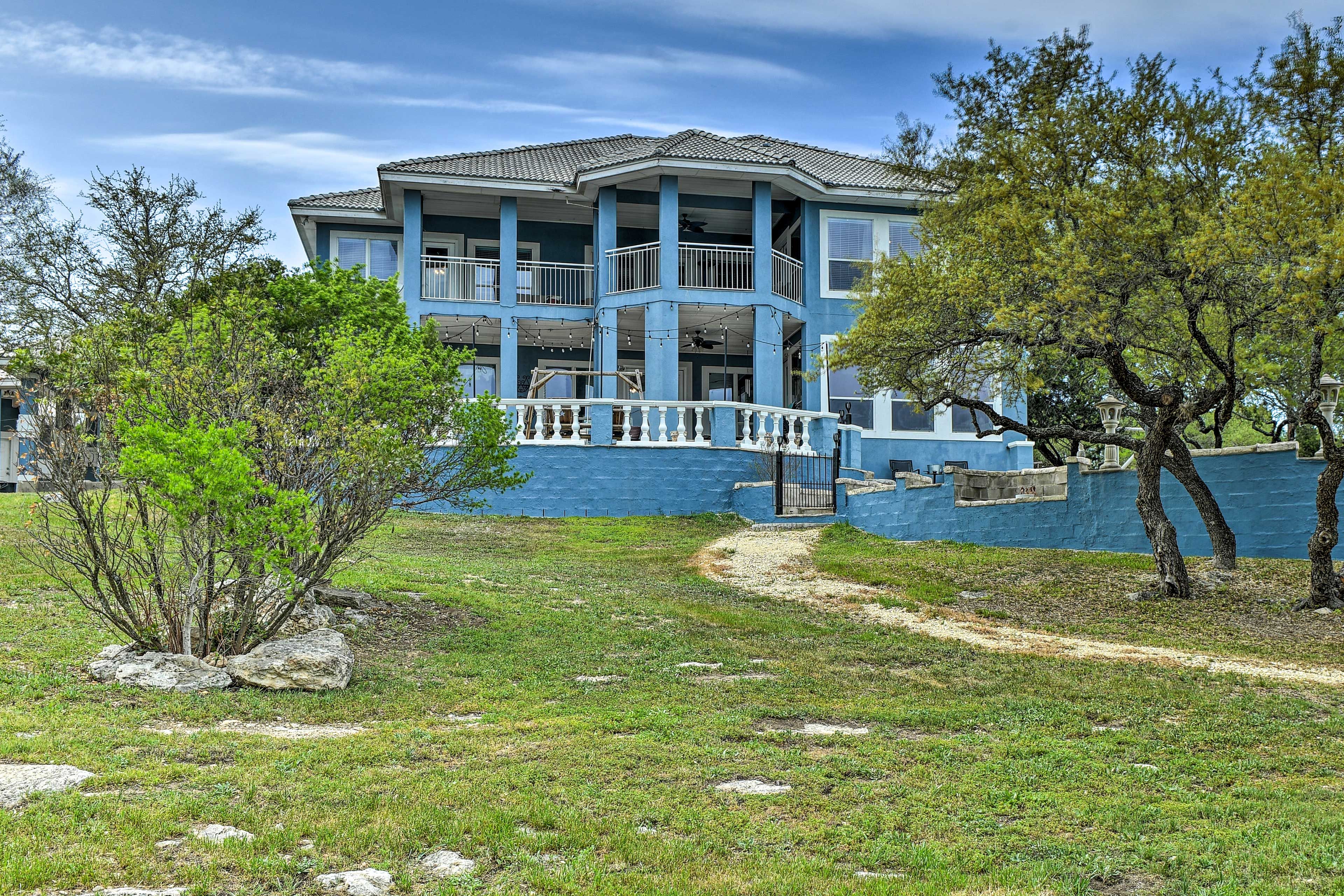 Home Exterior | 3 Stories