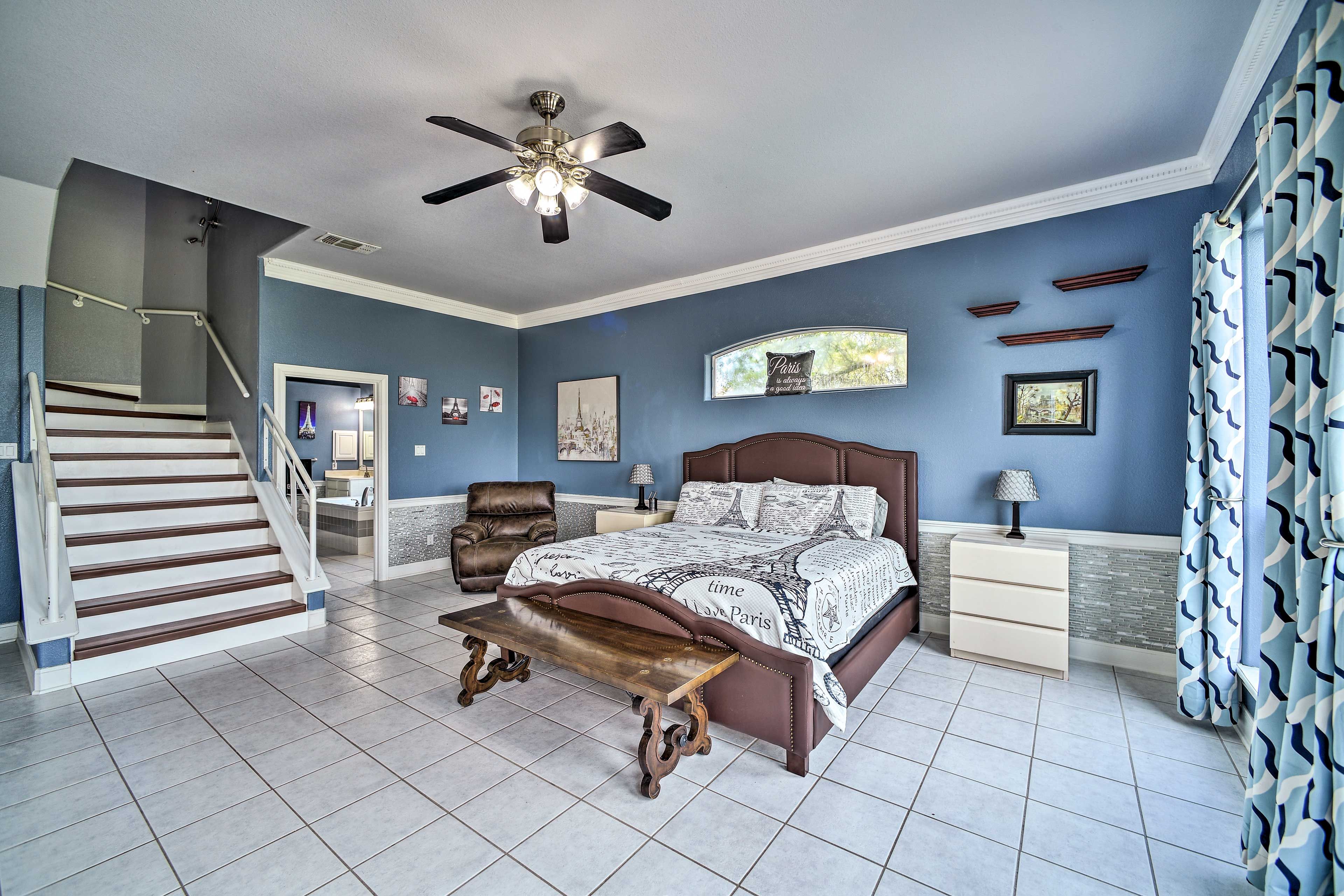 Bedroom 1 | King Bed | Linens Provided