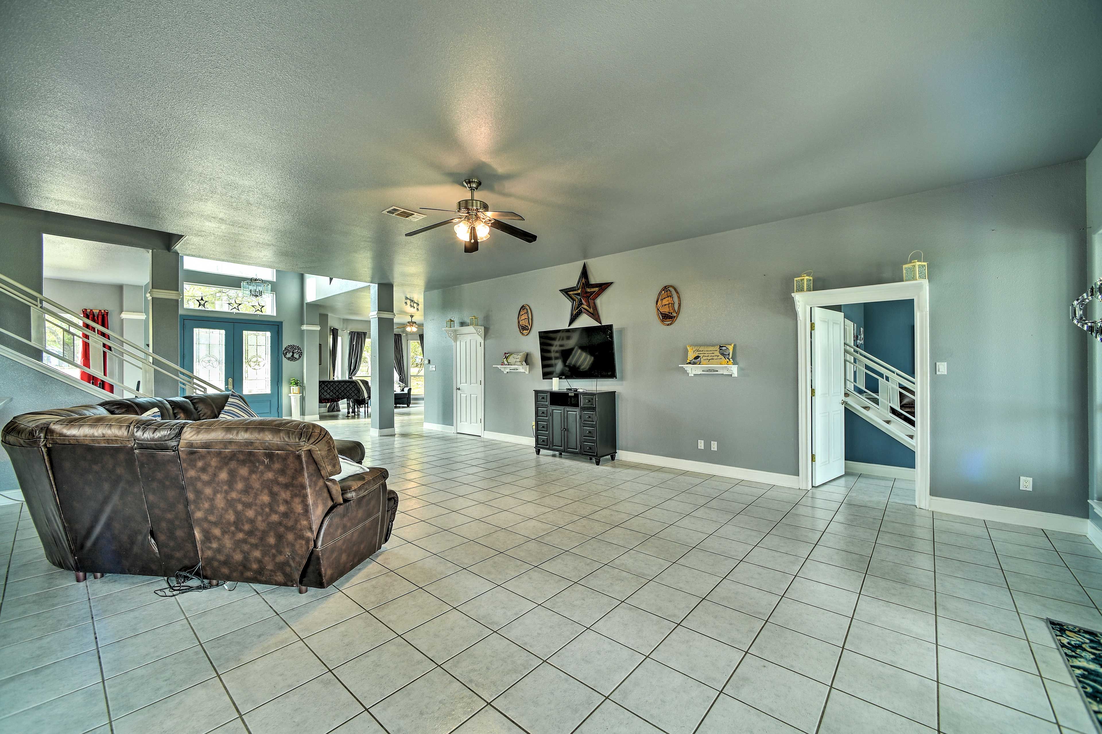 Living Area | Smart TV