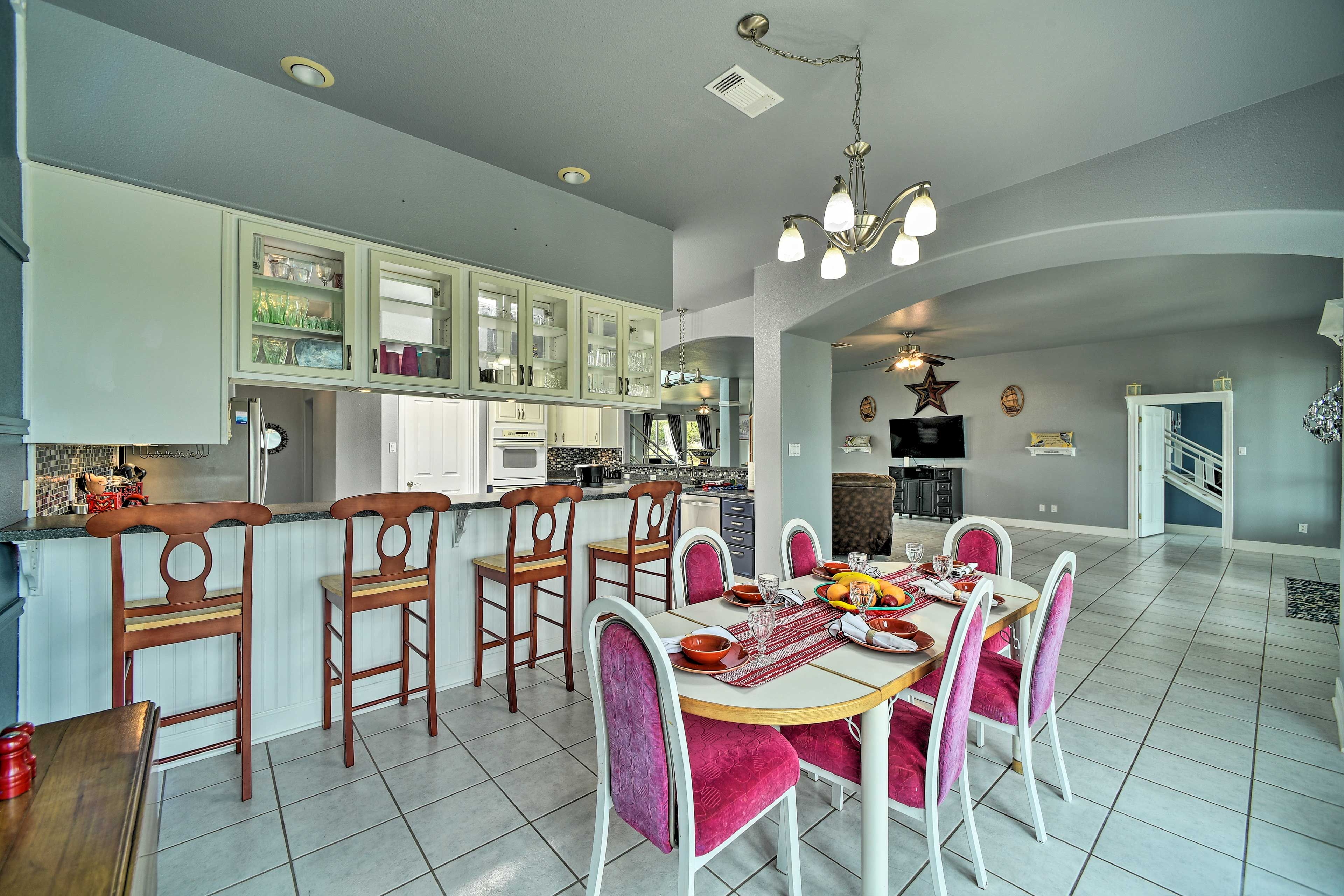 Fully Equipped Kitchen | Breakfast Bar | 2 Dining Tables